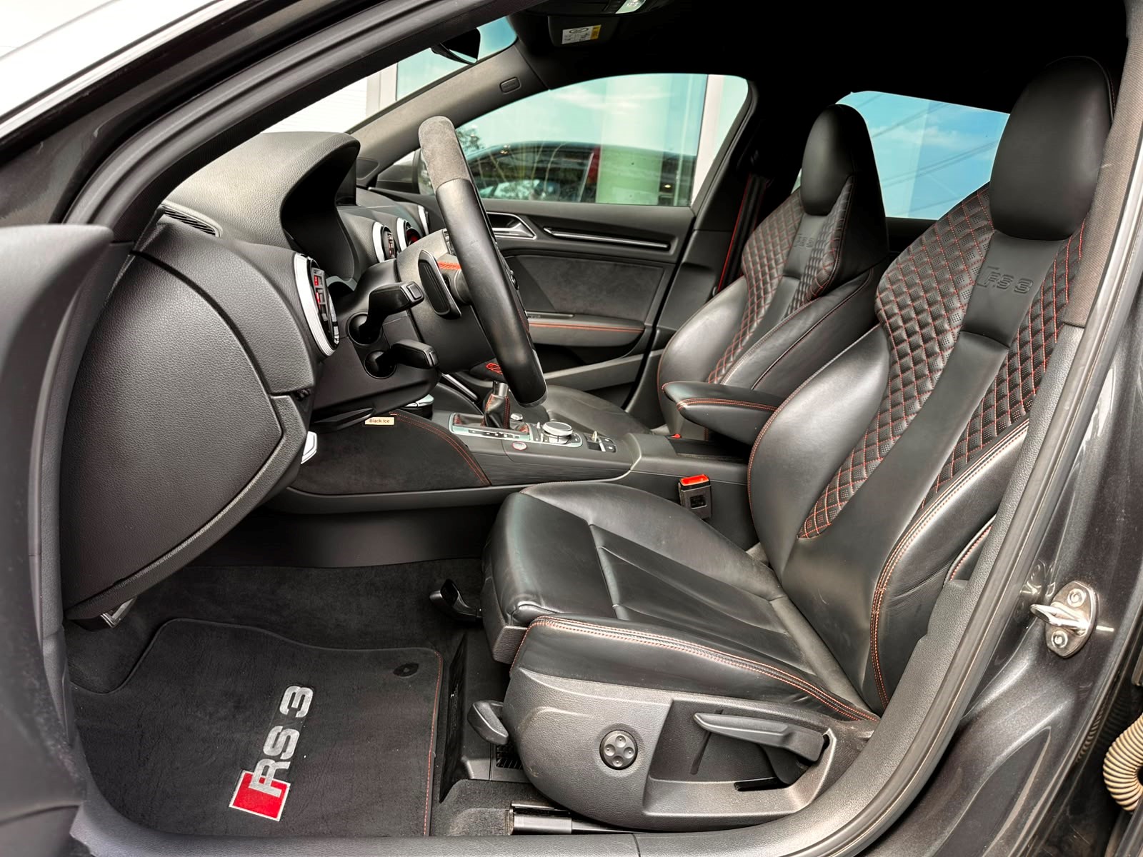 AUDI RS3 2.5 TFSI quattro S-tronic-image-9