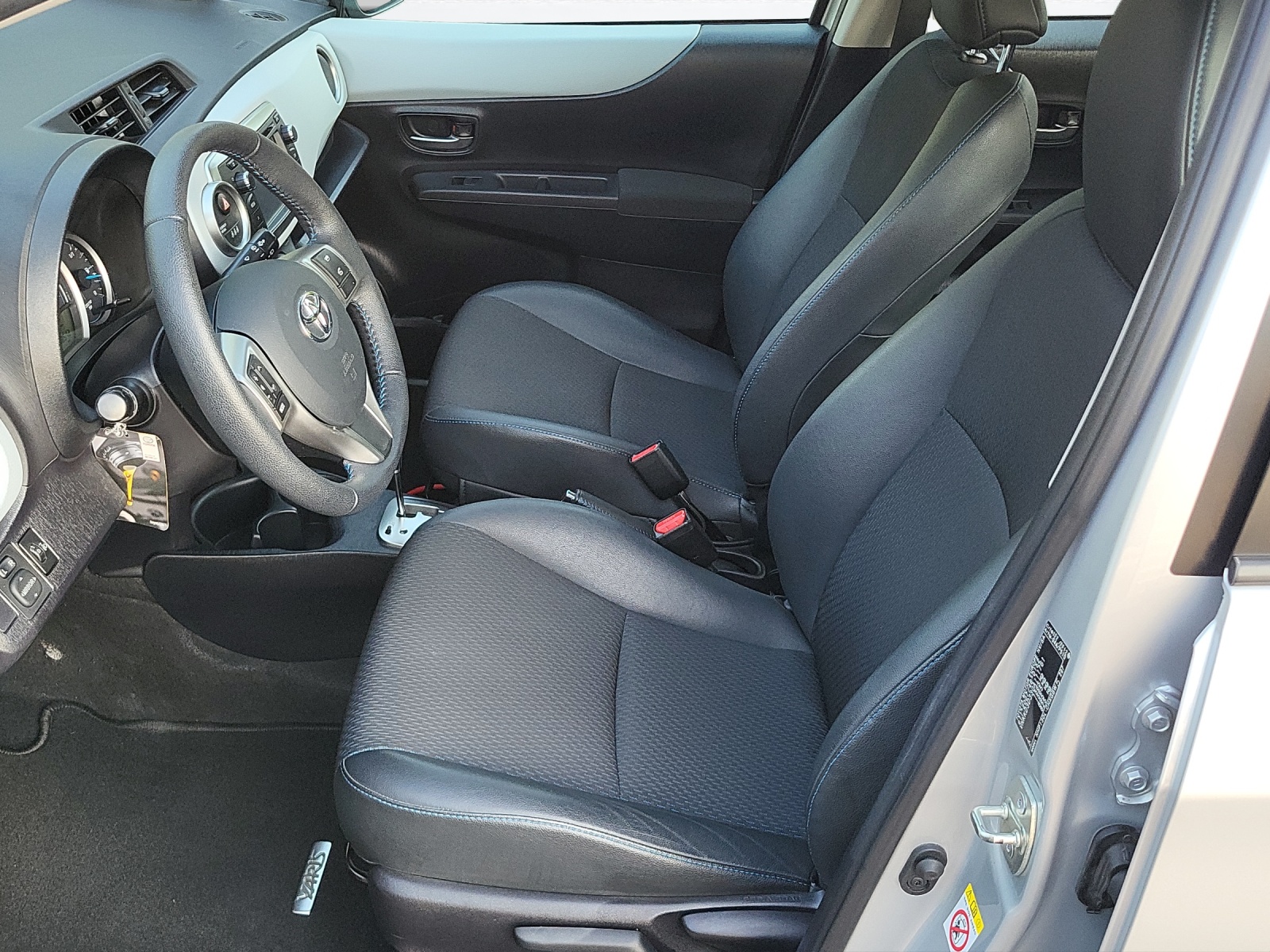 TOYOTA Yaris 1.5 VVT-i HSD Sol-image-12