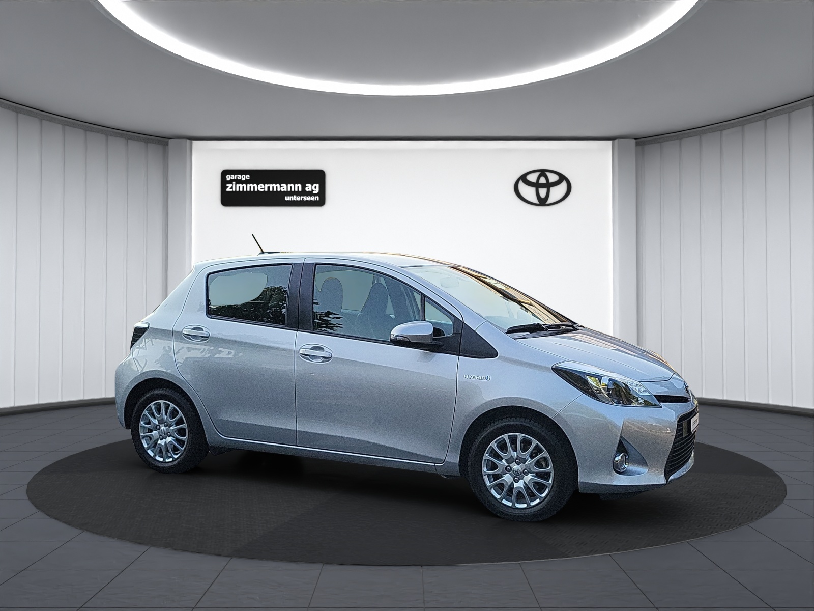 TOYOTA Yaris 1.5 VVT-i HSD Sol-image-3