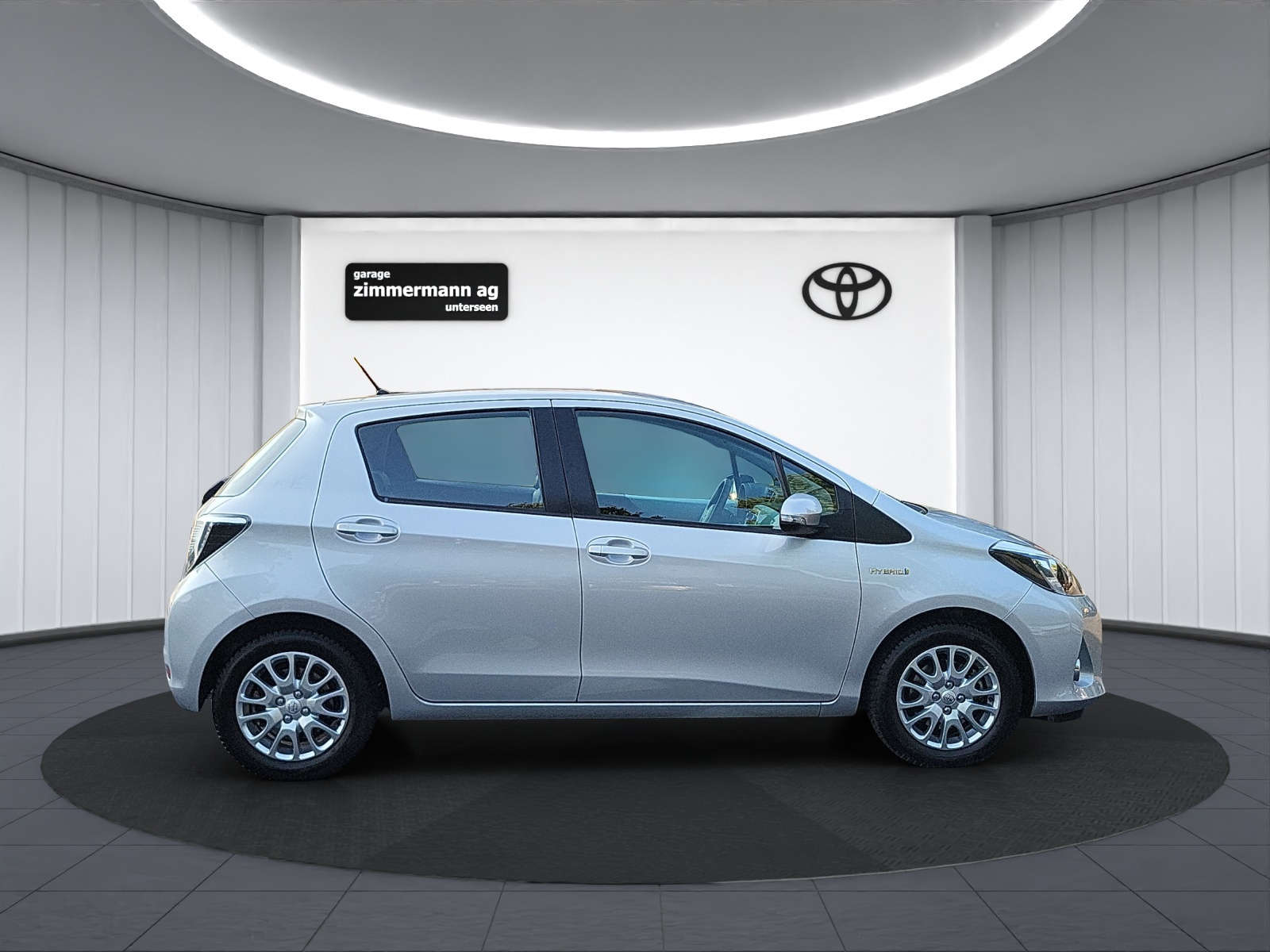 TOYOTA Yaris 1.5 VVT-i HSD Sol-image-4