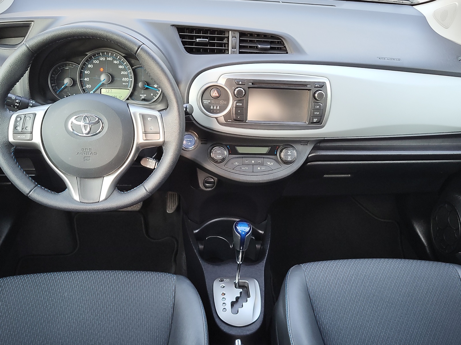 TOYOTA Yaris 1.5 VVT-i HSD Sol-image-13