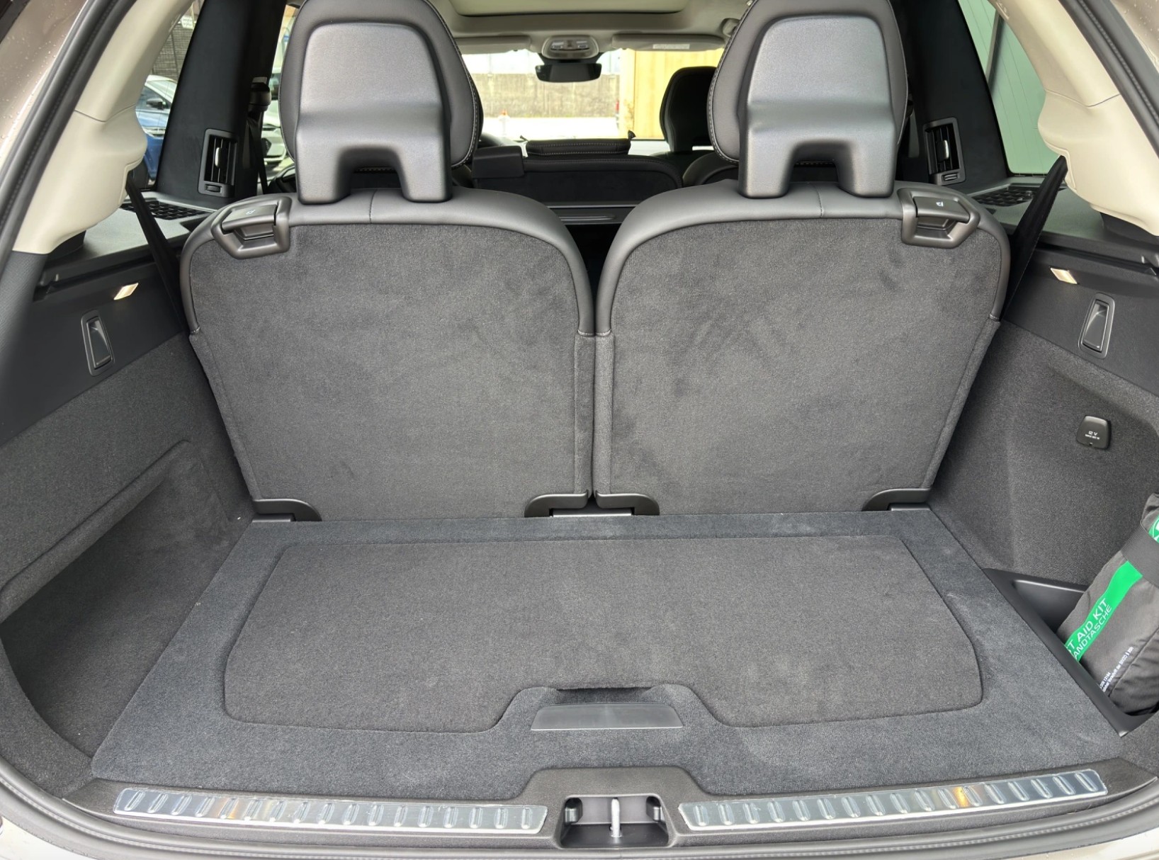 VOLVO XC90 2.0 T8 TE XCLUSIVE Edition Dark eAWD-image-4