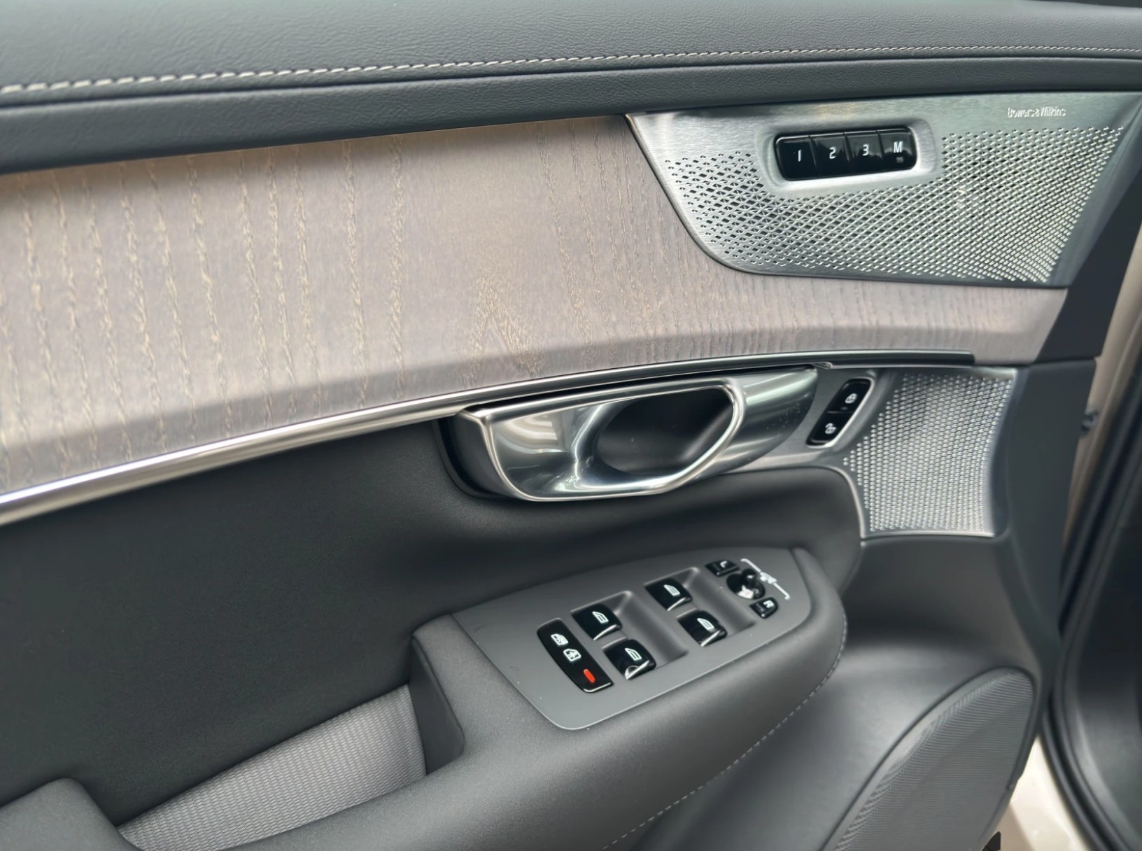 VOLVO XC90 2.0 T8 TE XCLUSIVE Edition Dark eAWD-image-2