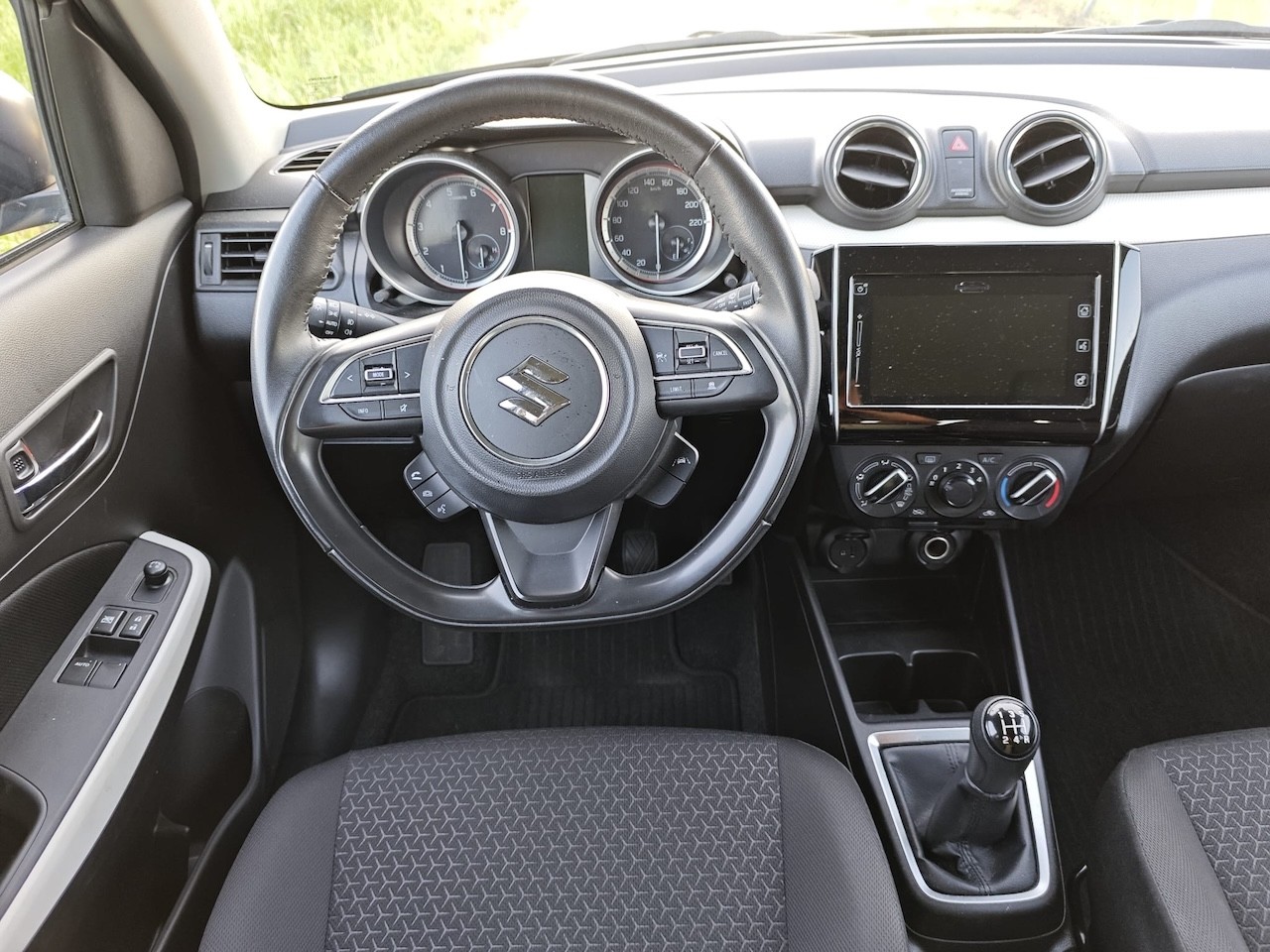 SUZUKI Swift 1.2 Compact + 4x4 Hybrid-image-12