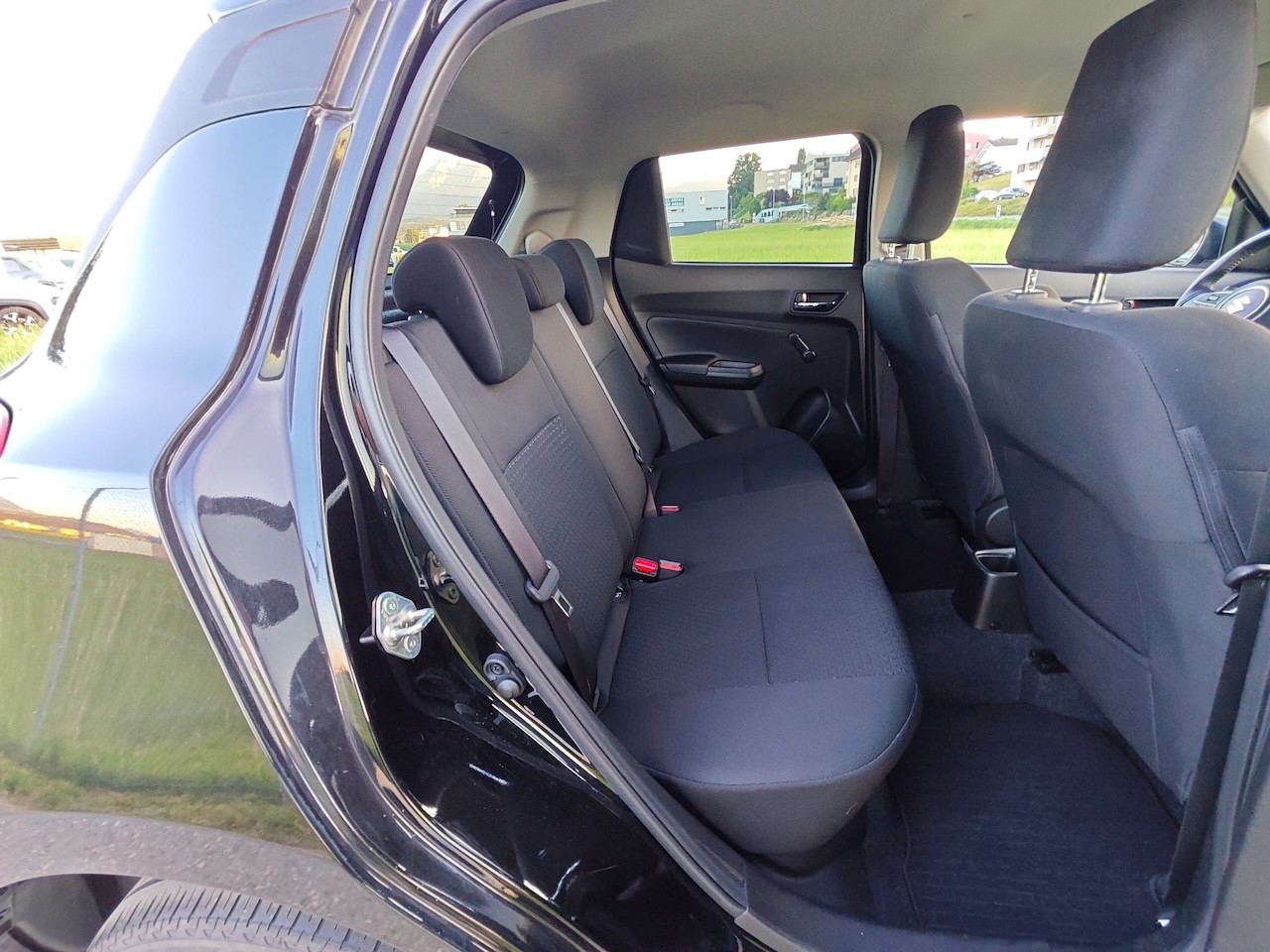 SUZUKI Swift 1.2 Compact + 4x4 Hybrid-image-19