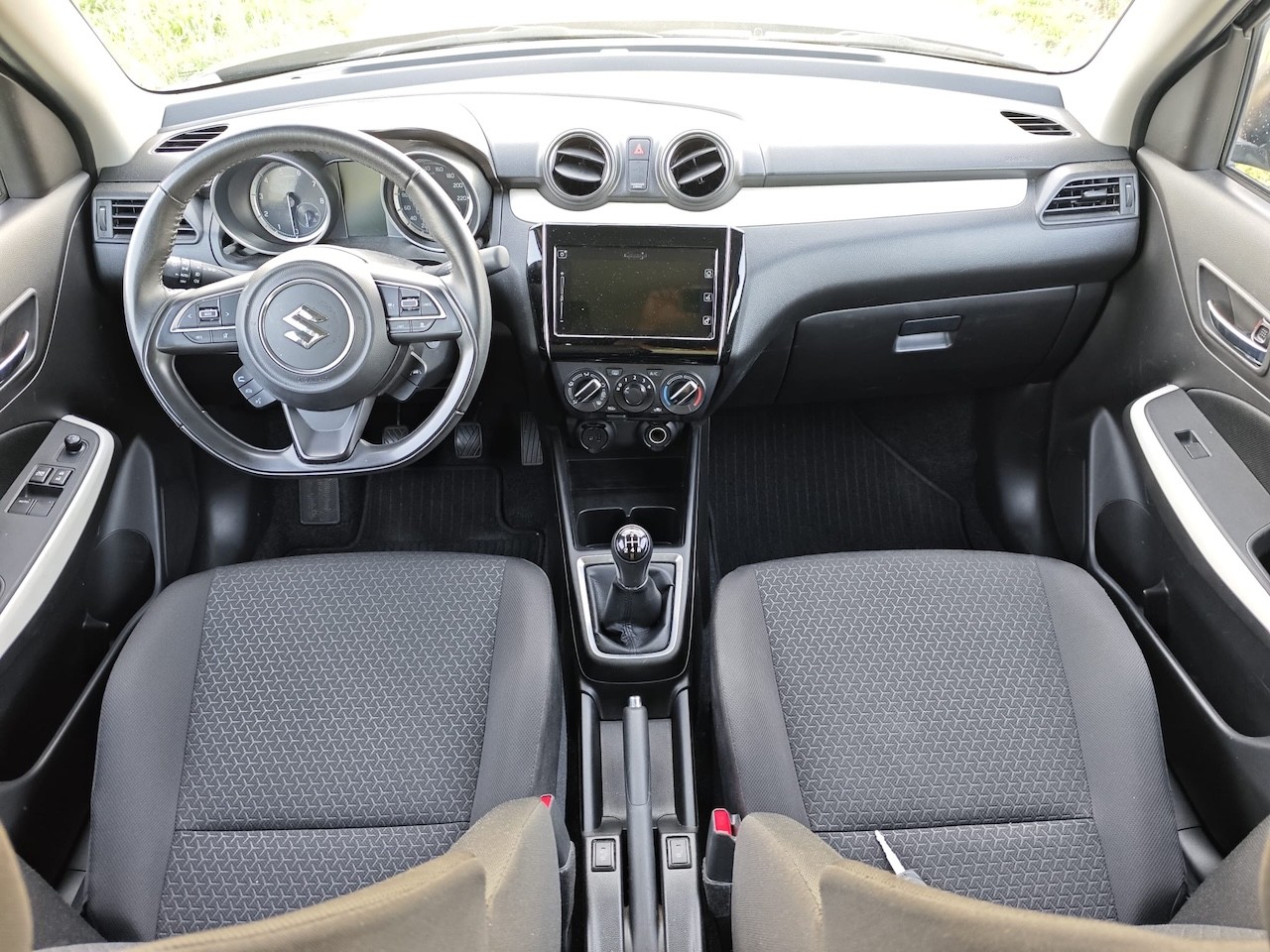SUZUKI Swift 1.2 Compact + 4x4 Hybrid-image-11