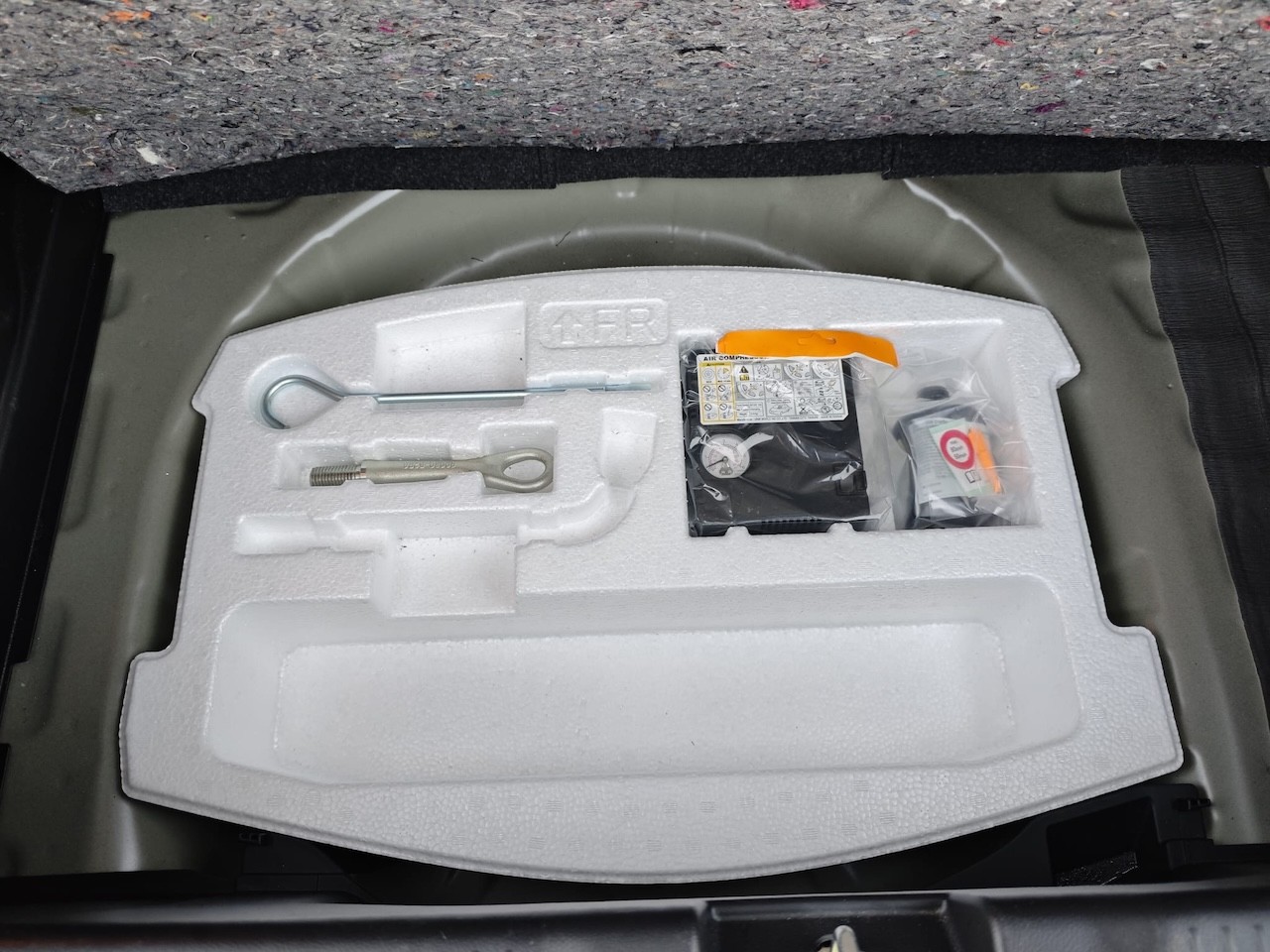 SUZUKI Swift 1.2 Compact + 4x4 Hybrid-image-27