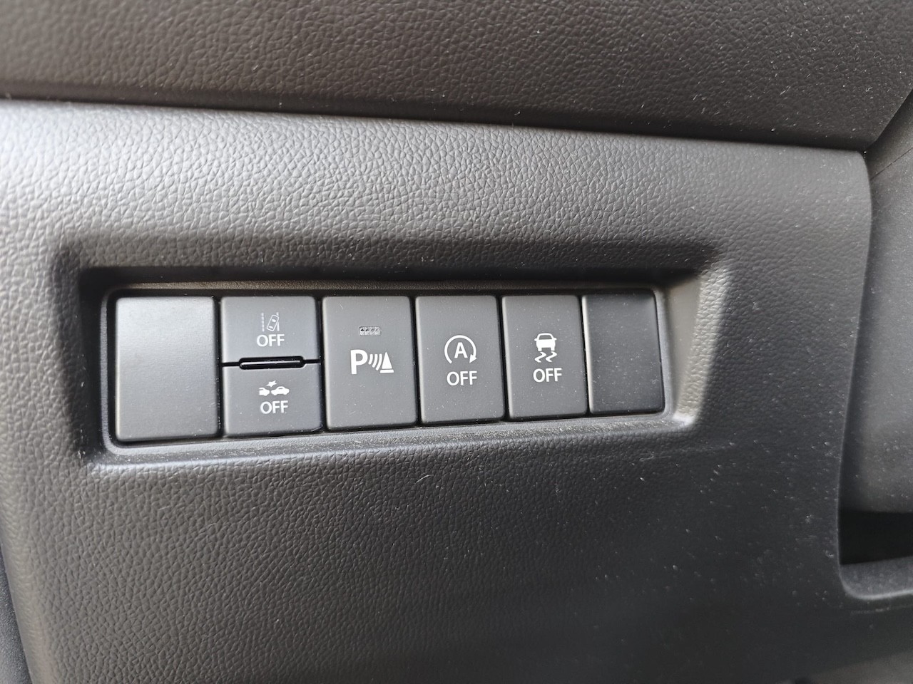 SUZUKI Swift 1.2 Compact + 4x4 Hybrid-image-17