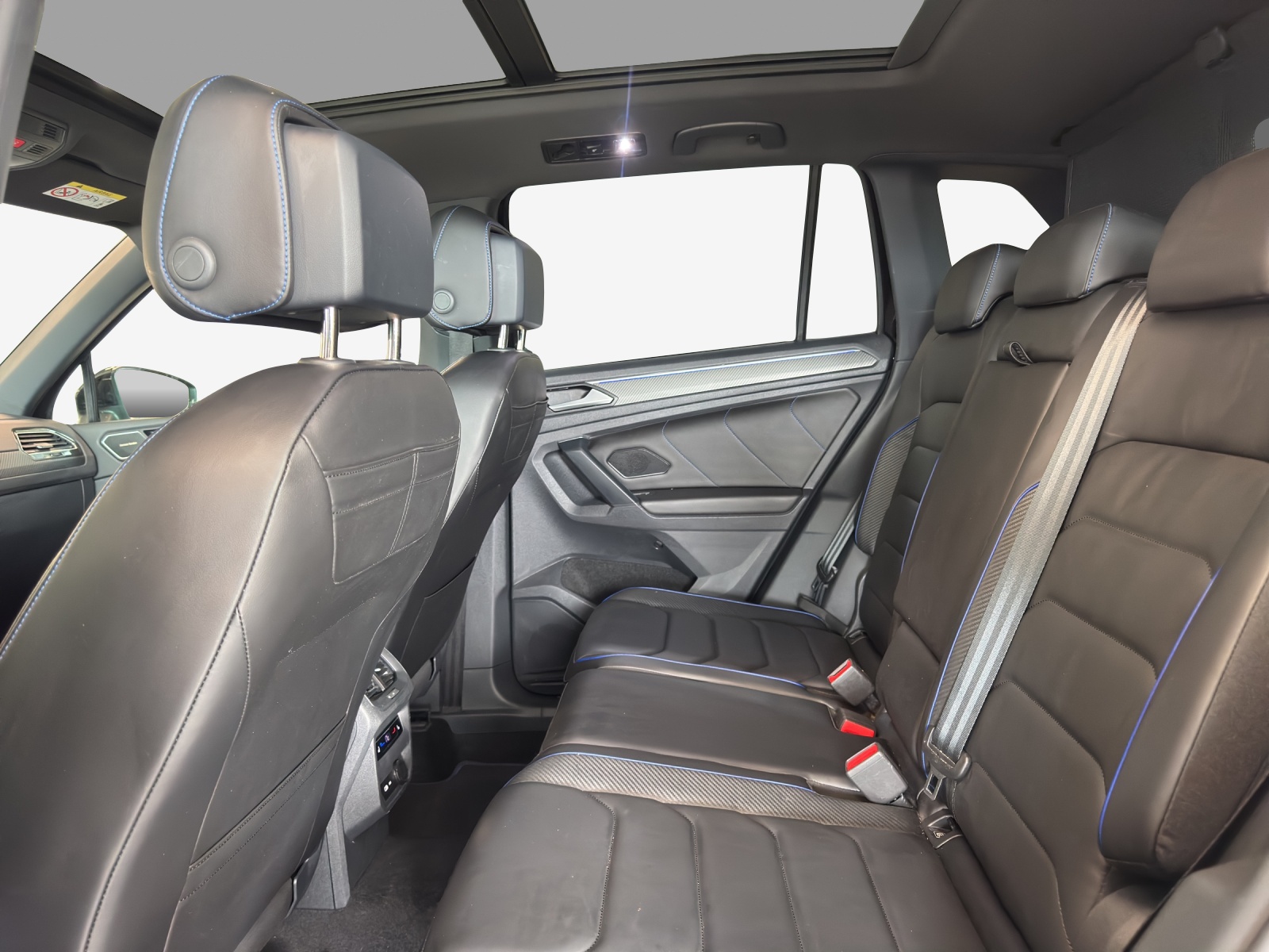 VW Tiguan 2.0TSI R 4Motion DSG-image-11