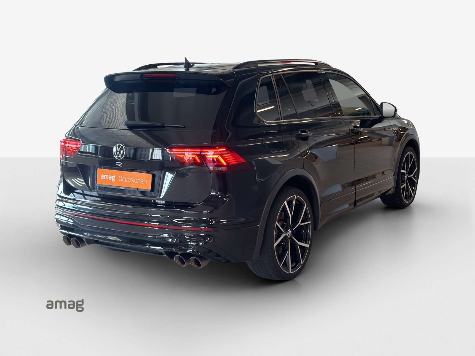 VW Tiguan 2.0TSI R 4Motion DSG-image-4