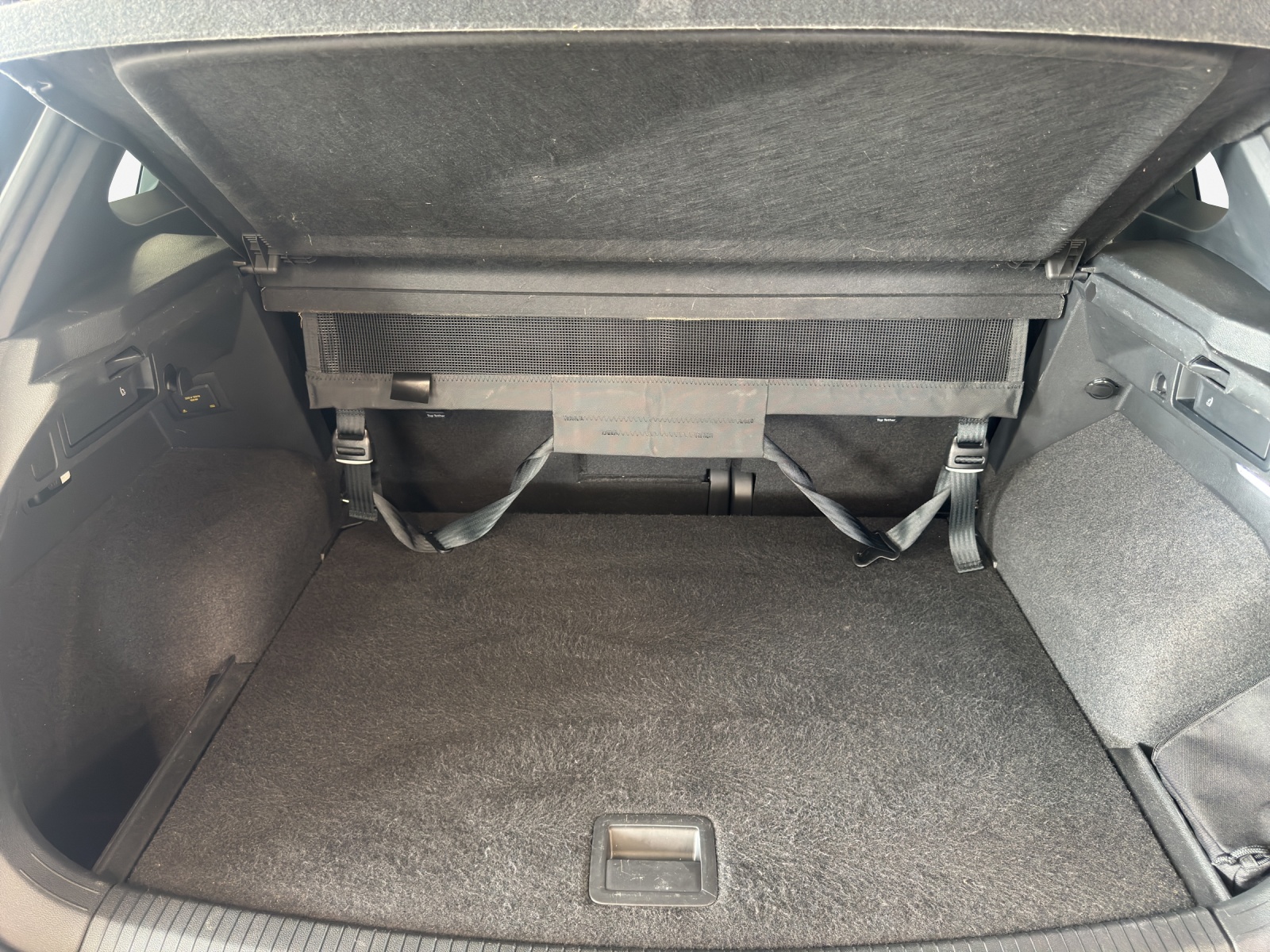 VW Tiguan 2.0TSI R 4Motion DSG-image-12
