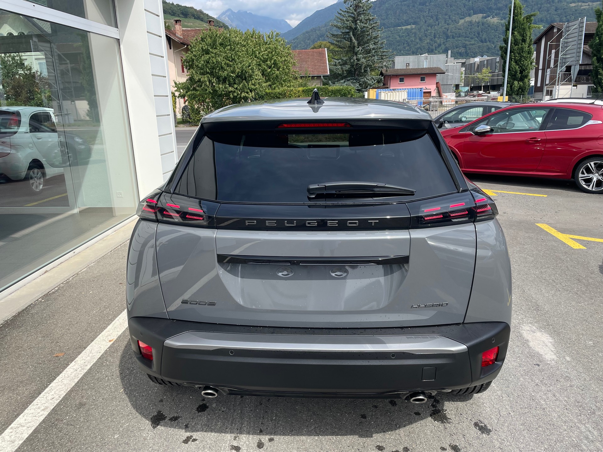PEUGEOT 2008 1.2 145 MHEV Allure Premium-image-3