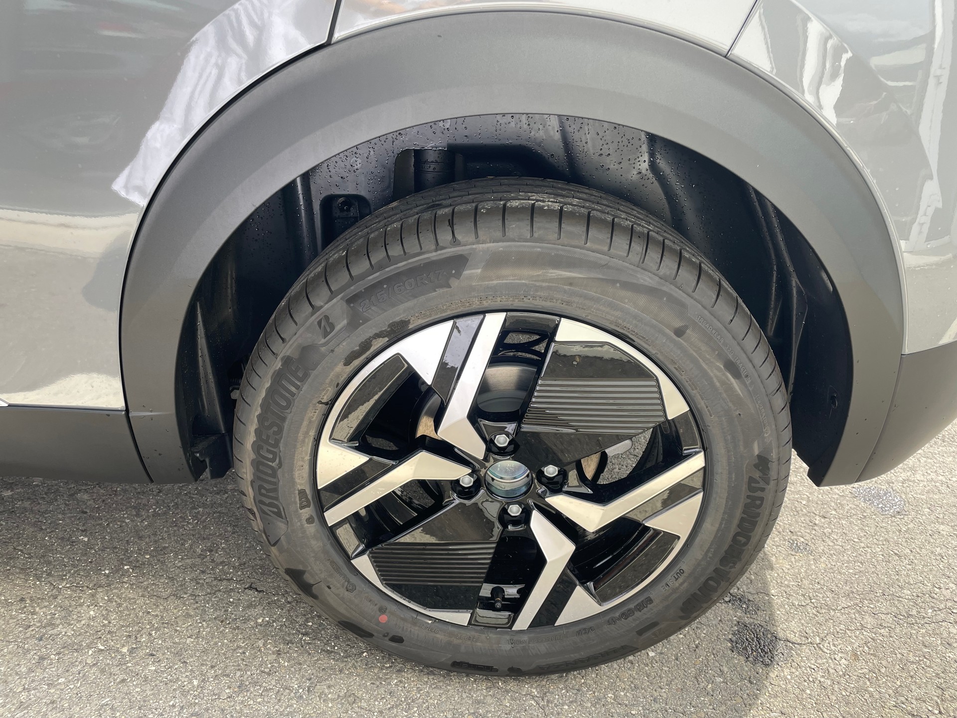 PEUGEOT 2008 1.2 145 MHEV Allure Premium-image-15