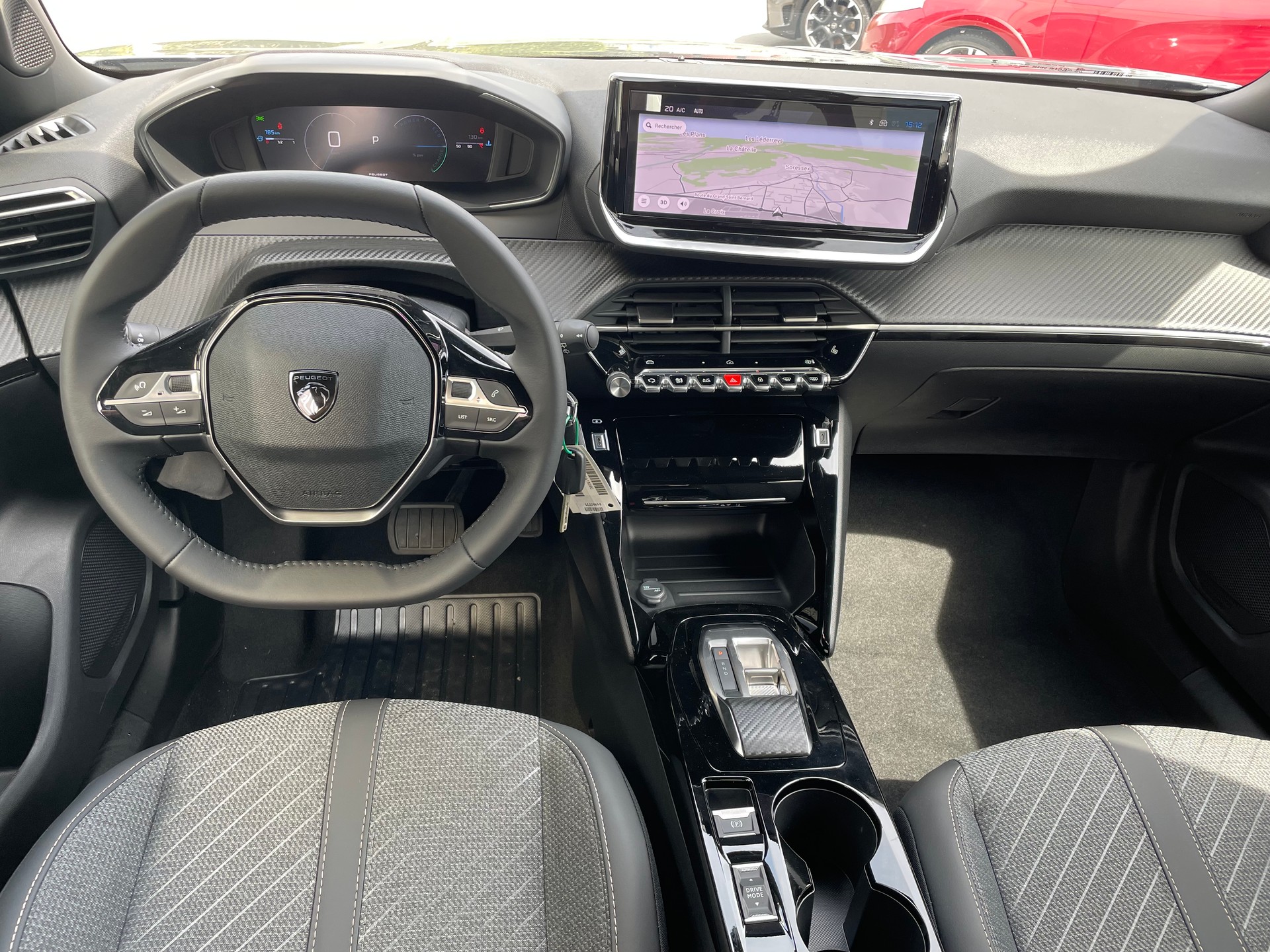 PEUGEOT 2008 1.2 145 MHEV Allure Premium-image-4