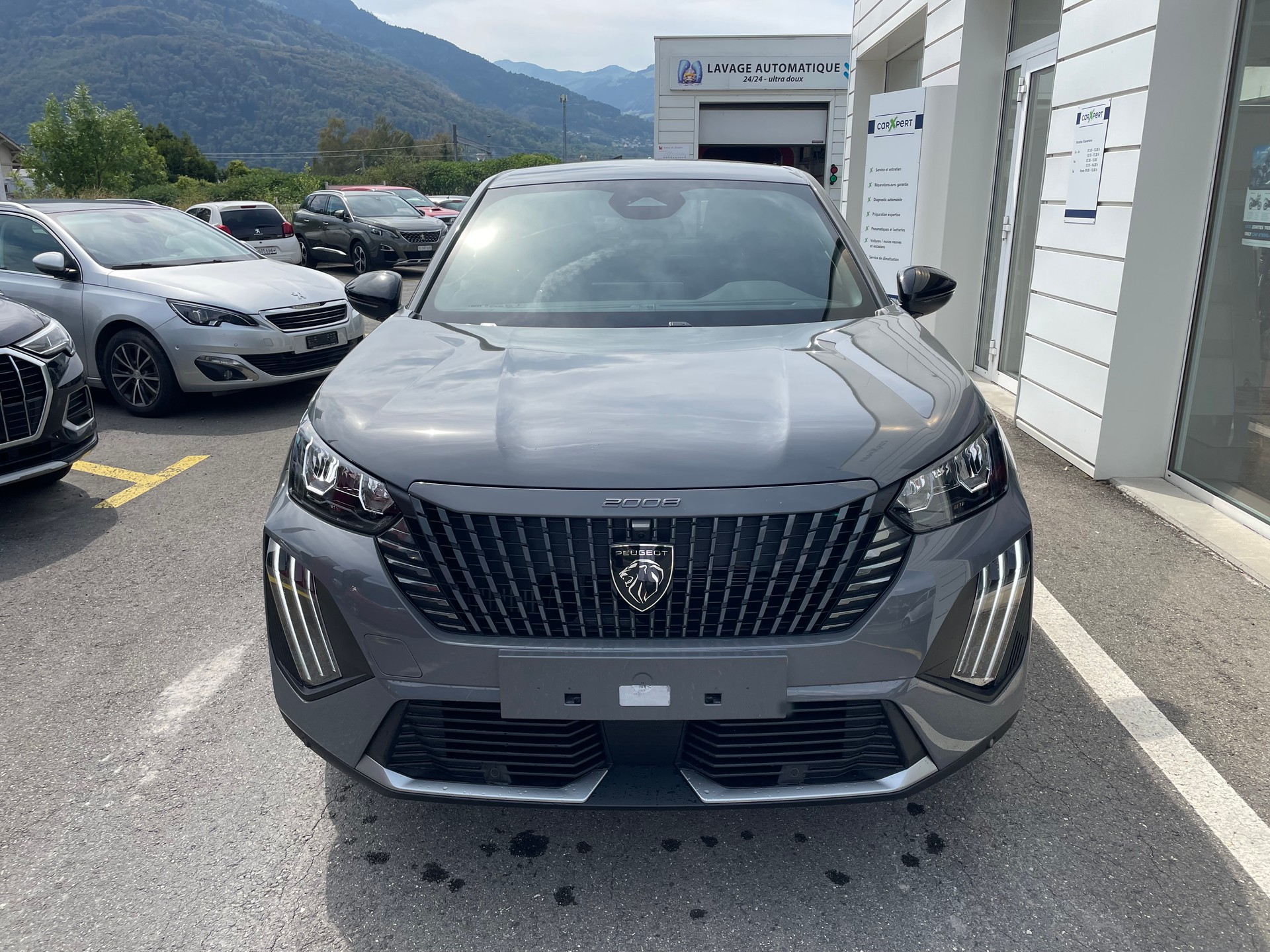 PEUGEOT 2008 1.2 145 MHEV Allure Premium-image-1