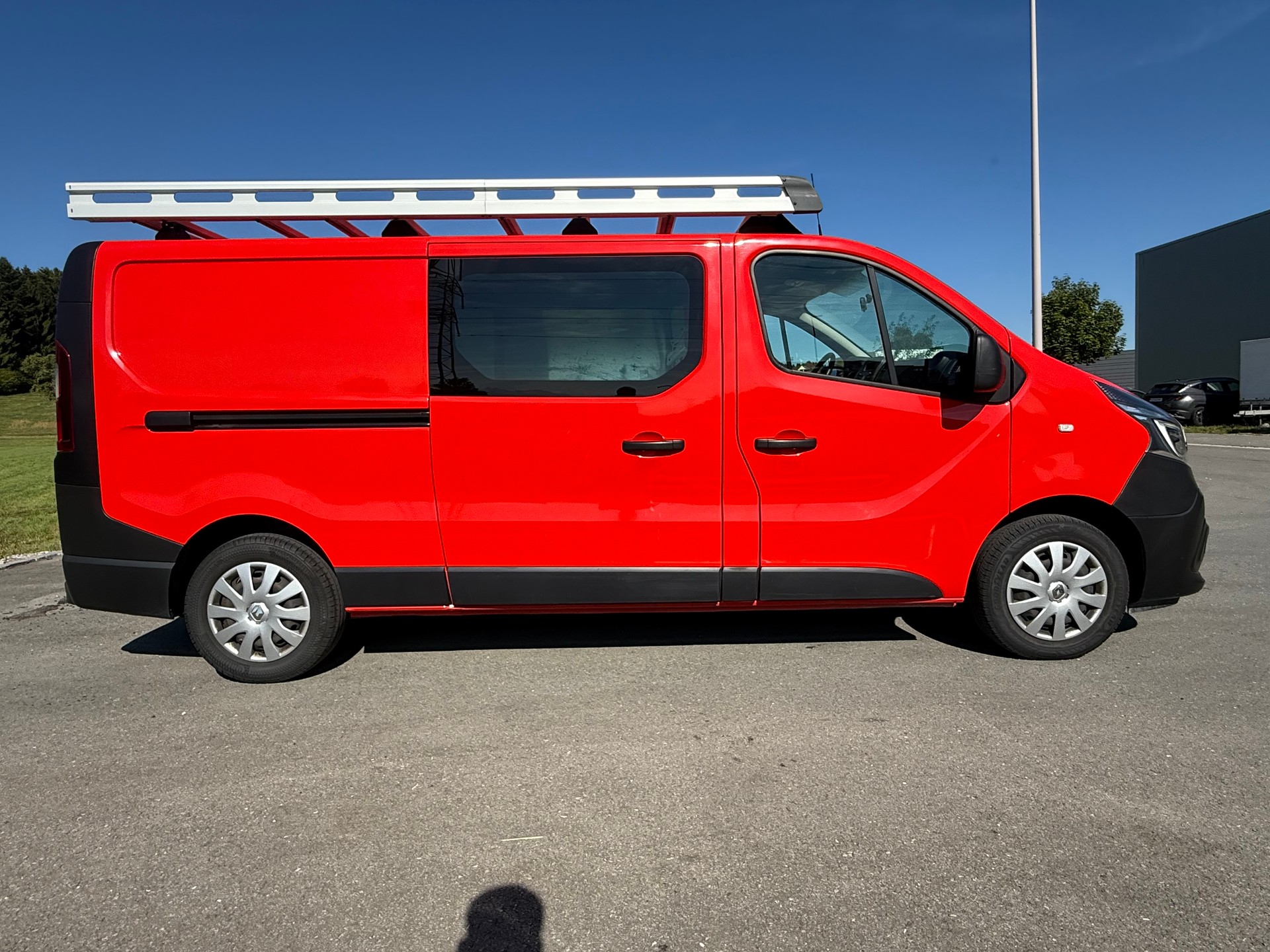 RENAULT Trafic 2.0 ENERGY dCi145 EDC 3.0t Business L2H1 A-image-3