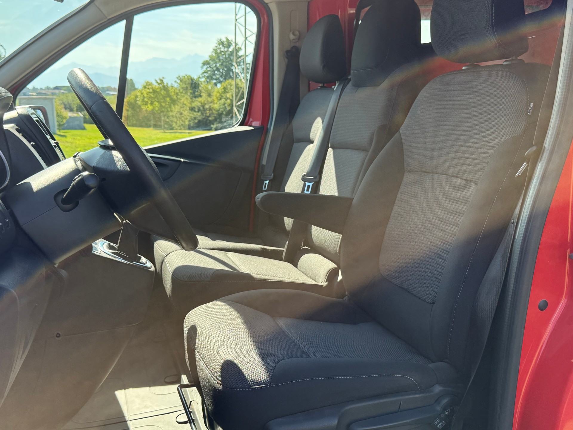 RENAULT Trafic 2.0 ENERGY dCi145 EDC 3.0t Business L2H1 A-image-10