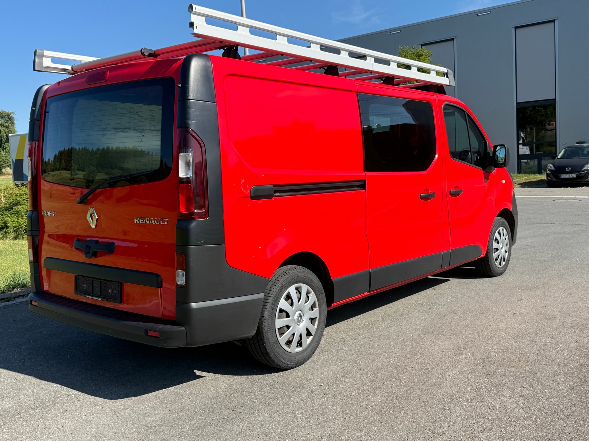 RENAULT Trafic 2.0 ENERGY dCi145 EDC 3.0t Business L2H1 A-image-4