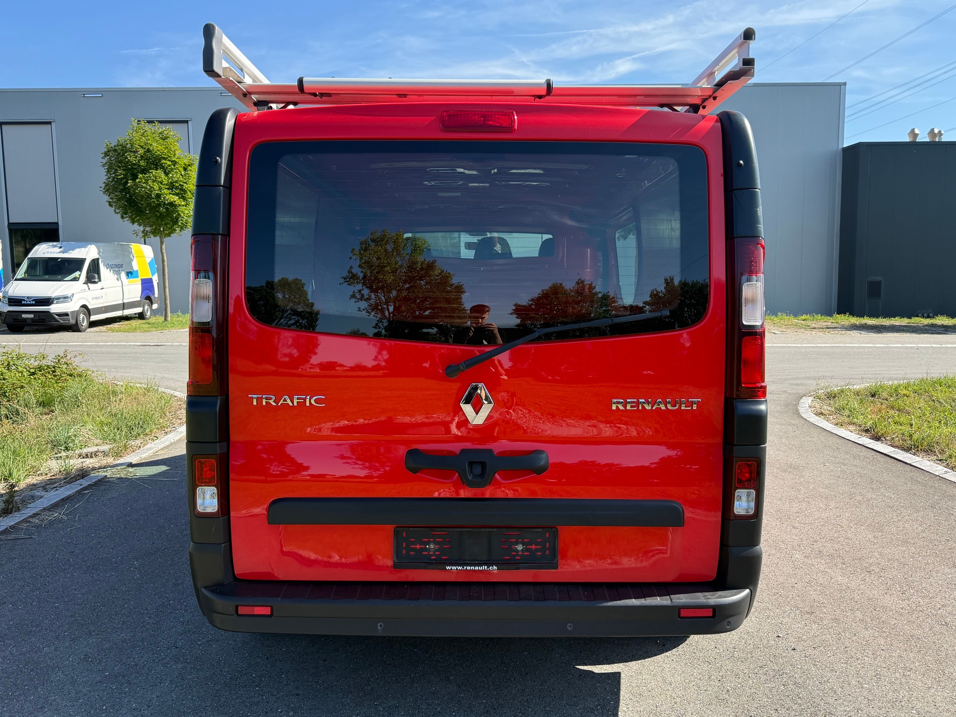 RENAULT Trafic 2.0 ENERGY dCi145 EDC 3.0t Business L2H1 A-image-6