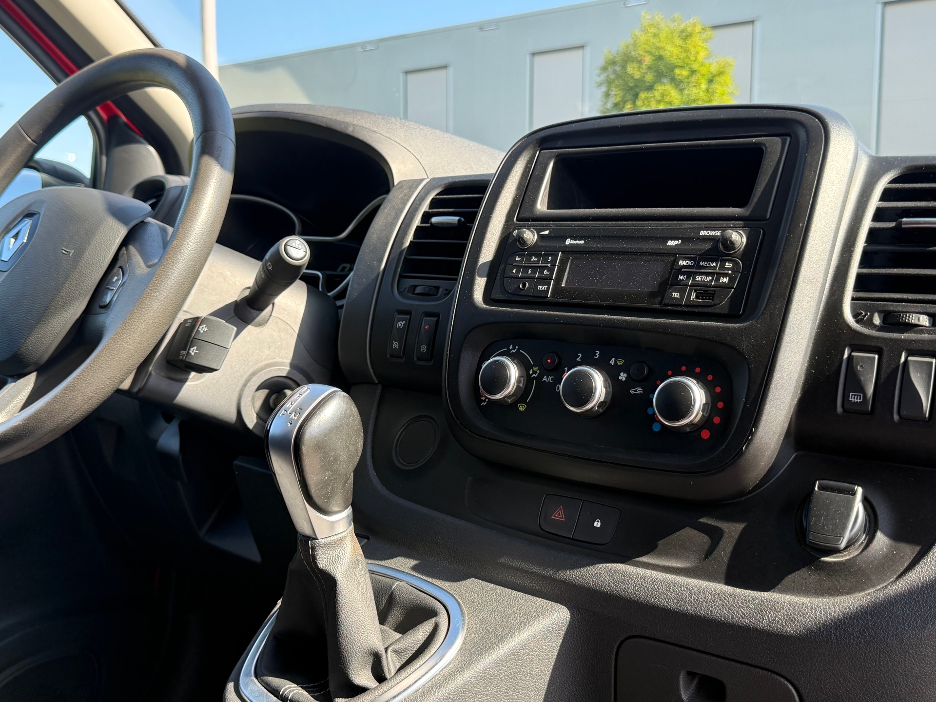 RENAULT Trafic 2.0 ENERGY dCi145 EDC 3.0t Business L2H1 A-image-12