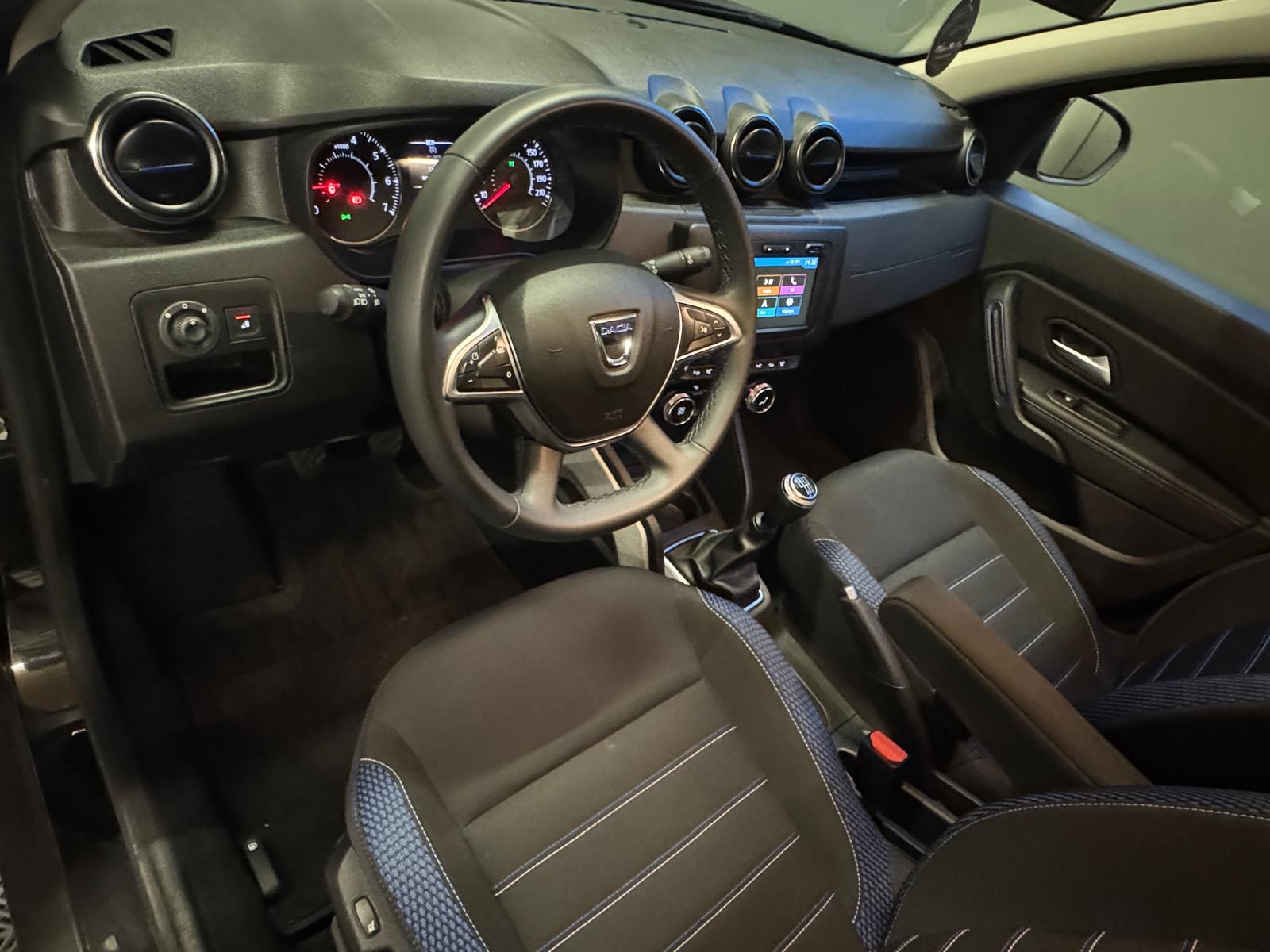 DACIA Duster TCe 150 Celebration 4x4-showroom-element-1