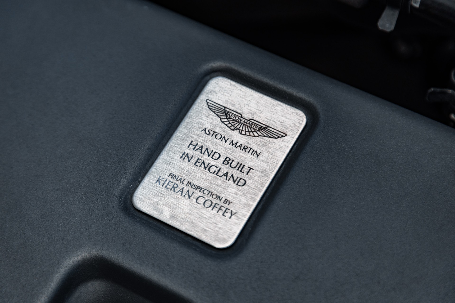 ASTON MARTIN V12 Vantage 5.9-image-12