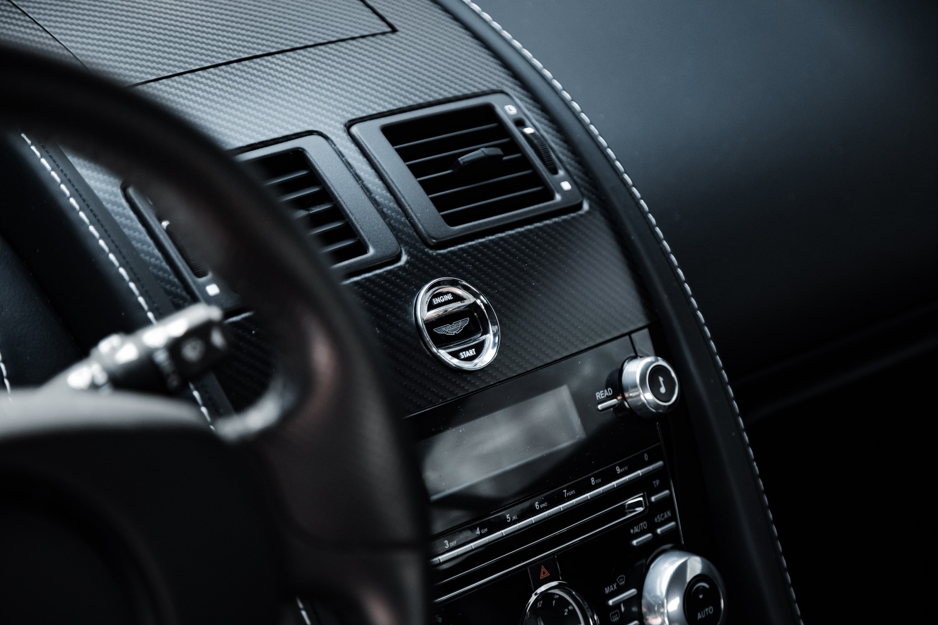 ASTON MARTIN V12 Vantage 5.9-image-20