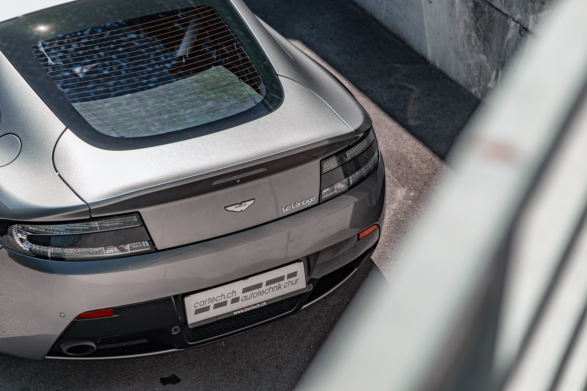 ASTON MARTIN V12 Vantage 5.9-image-23