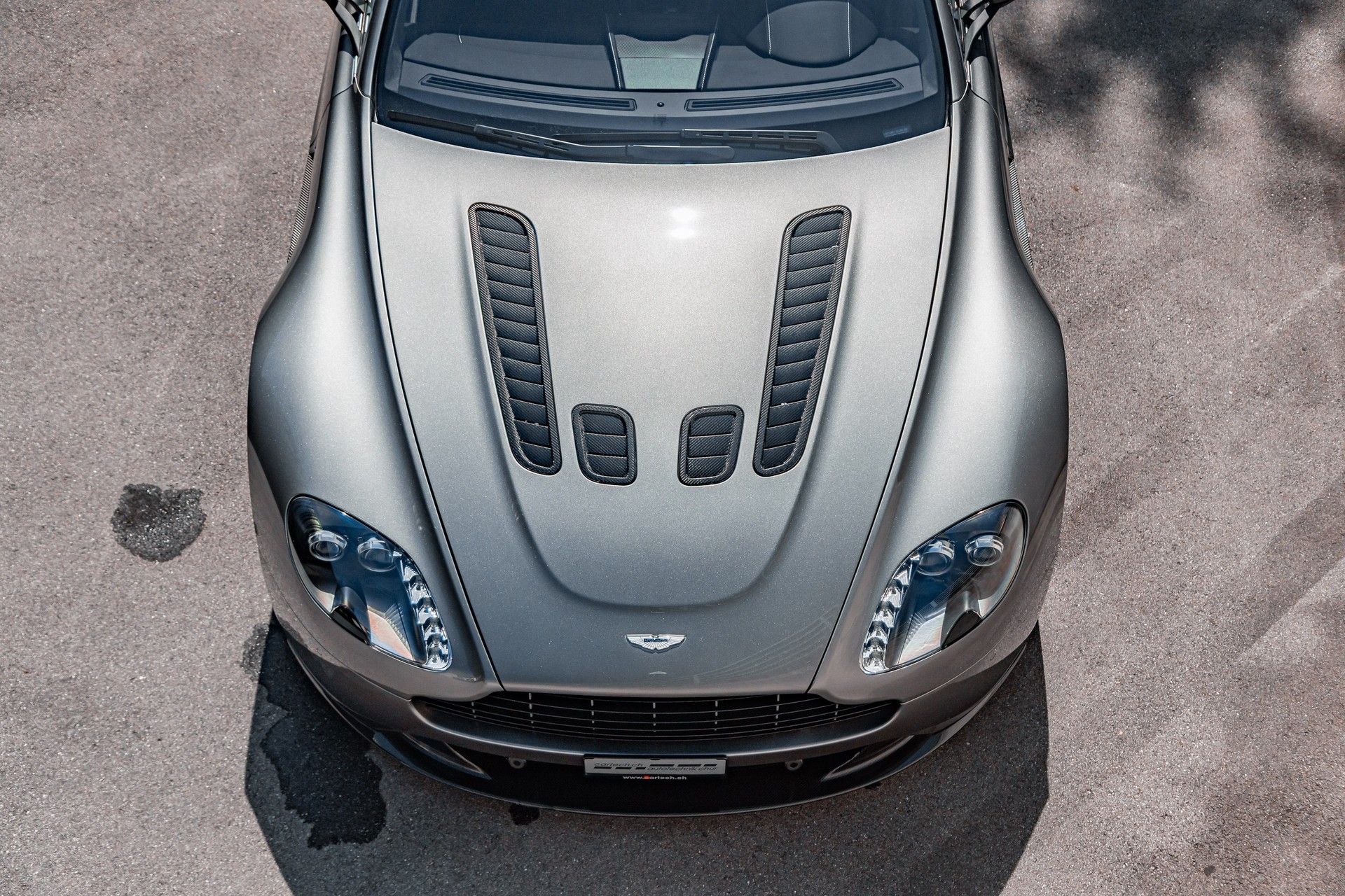ASTON MARTIN V12 Vantage 5.9-image-8