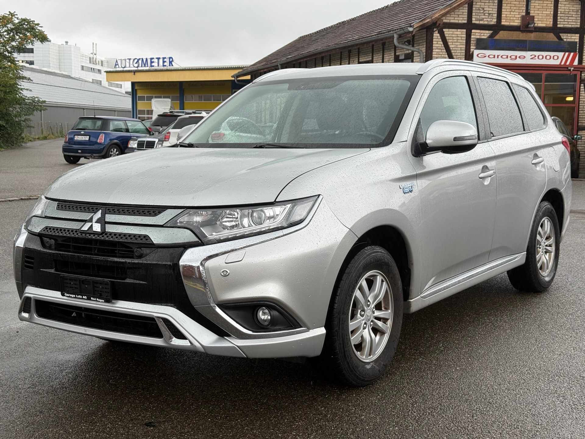 MITSUBISHI Outlander 2.4 PHEV Value 4WD Automatic-image-0