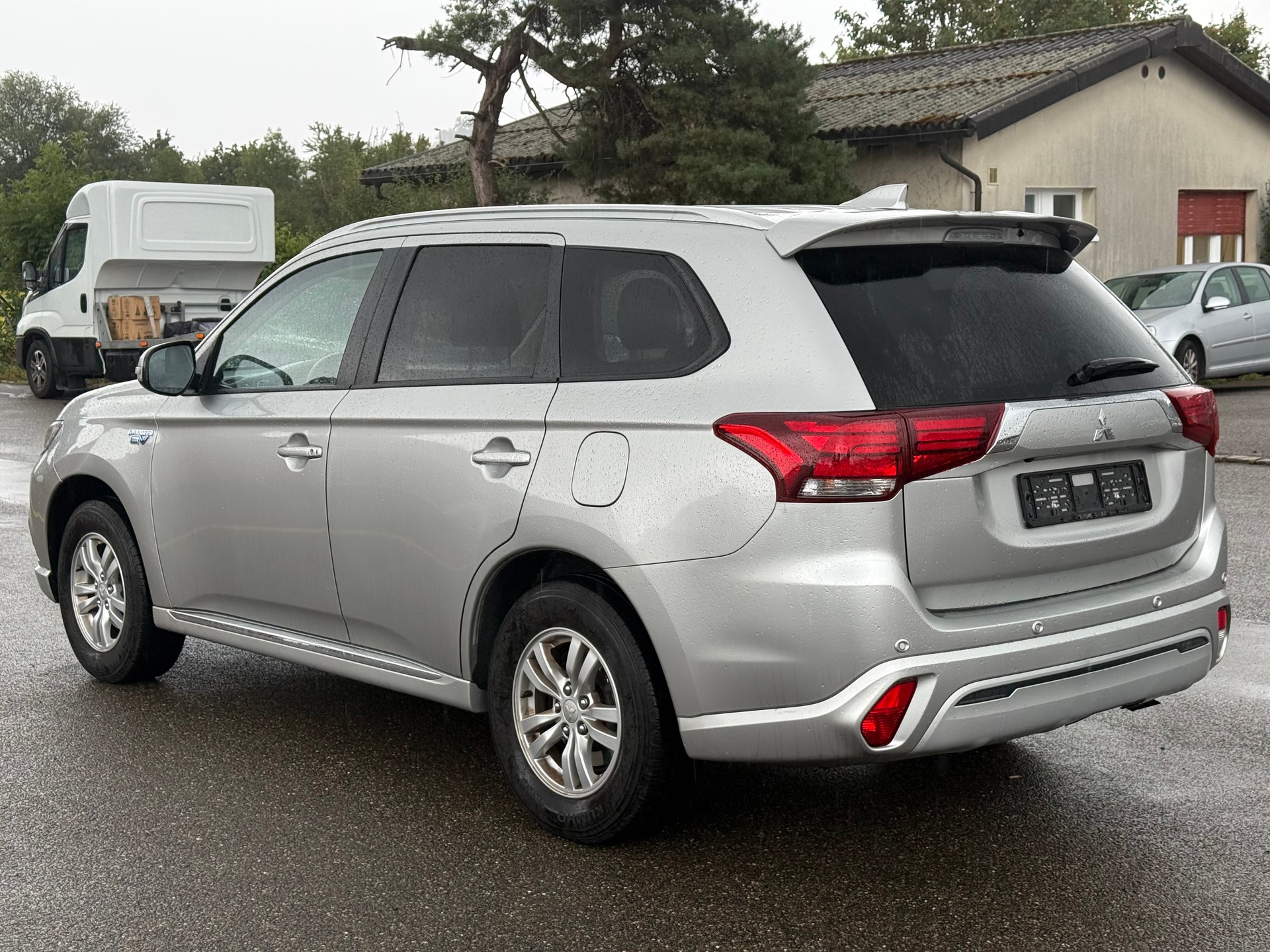 MITSUBISHI Outlander 2.4 PHEV Value 4WD Automatic-image-6