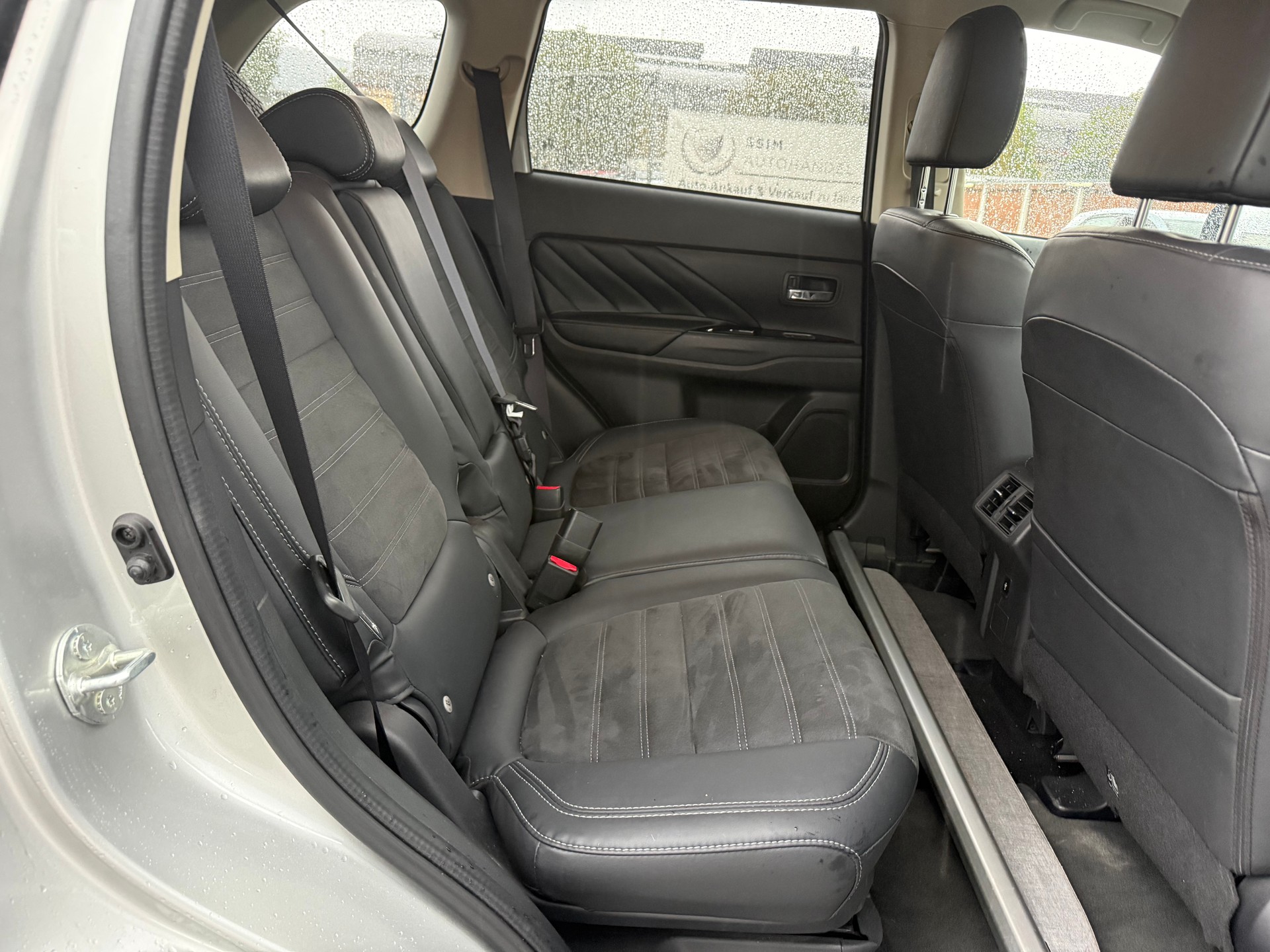 MITSUBISHI Outlander 2.4 PHEV Value 4WD Automatic-image-9
