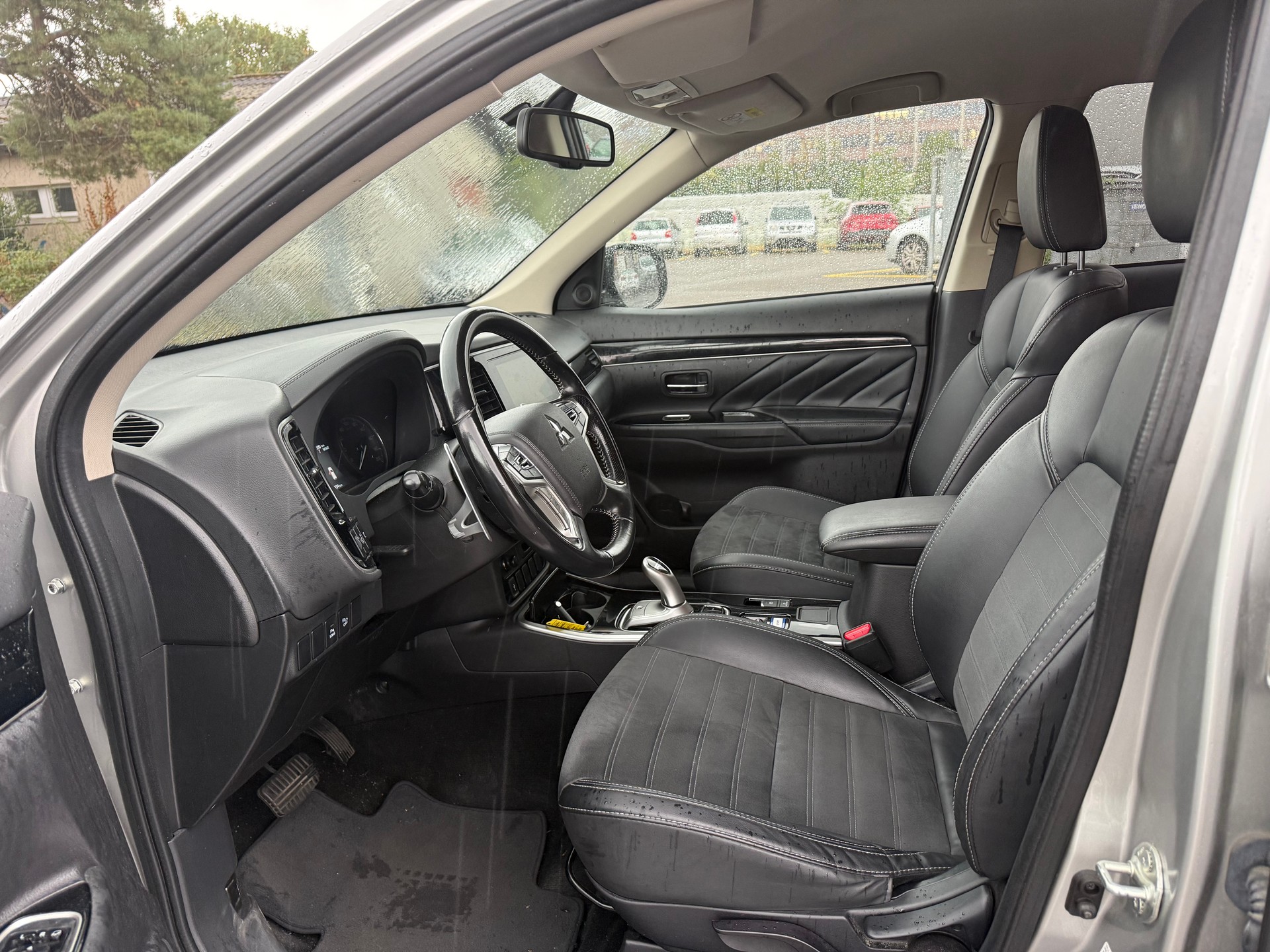 MITSUBISHI Outlander 2.4 PHEV Value 4WD Automatic-image-10
