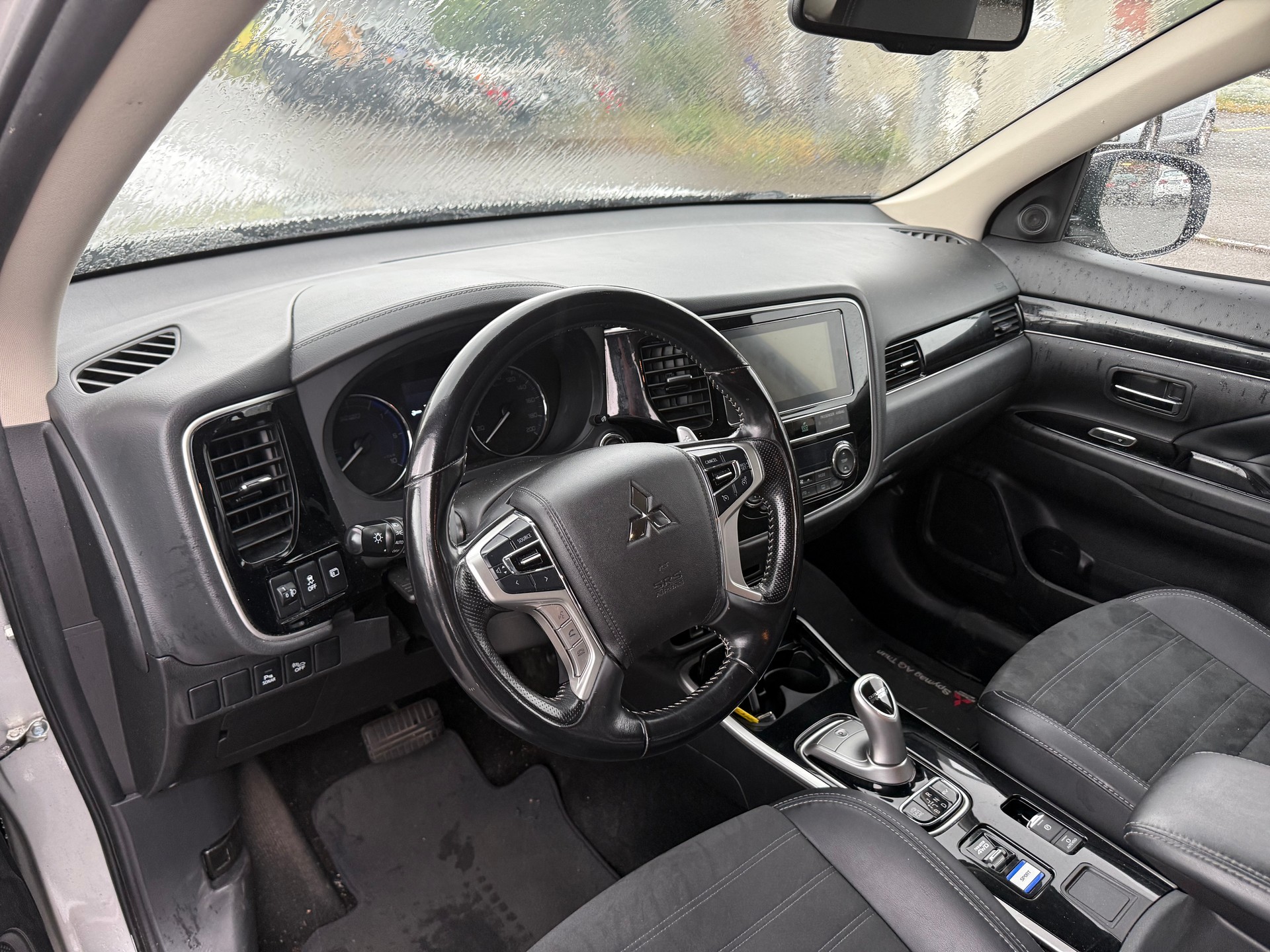 MITSUBISHI Outlander 2.4 PHEV Value 4WD Automatic-image-11