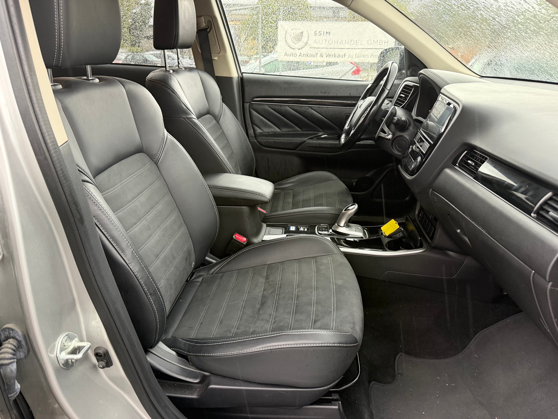 MITSUBISHI Outlander 2.4 PHEV Value 4WD Automatic-image-8