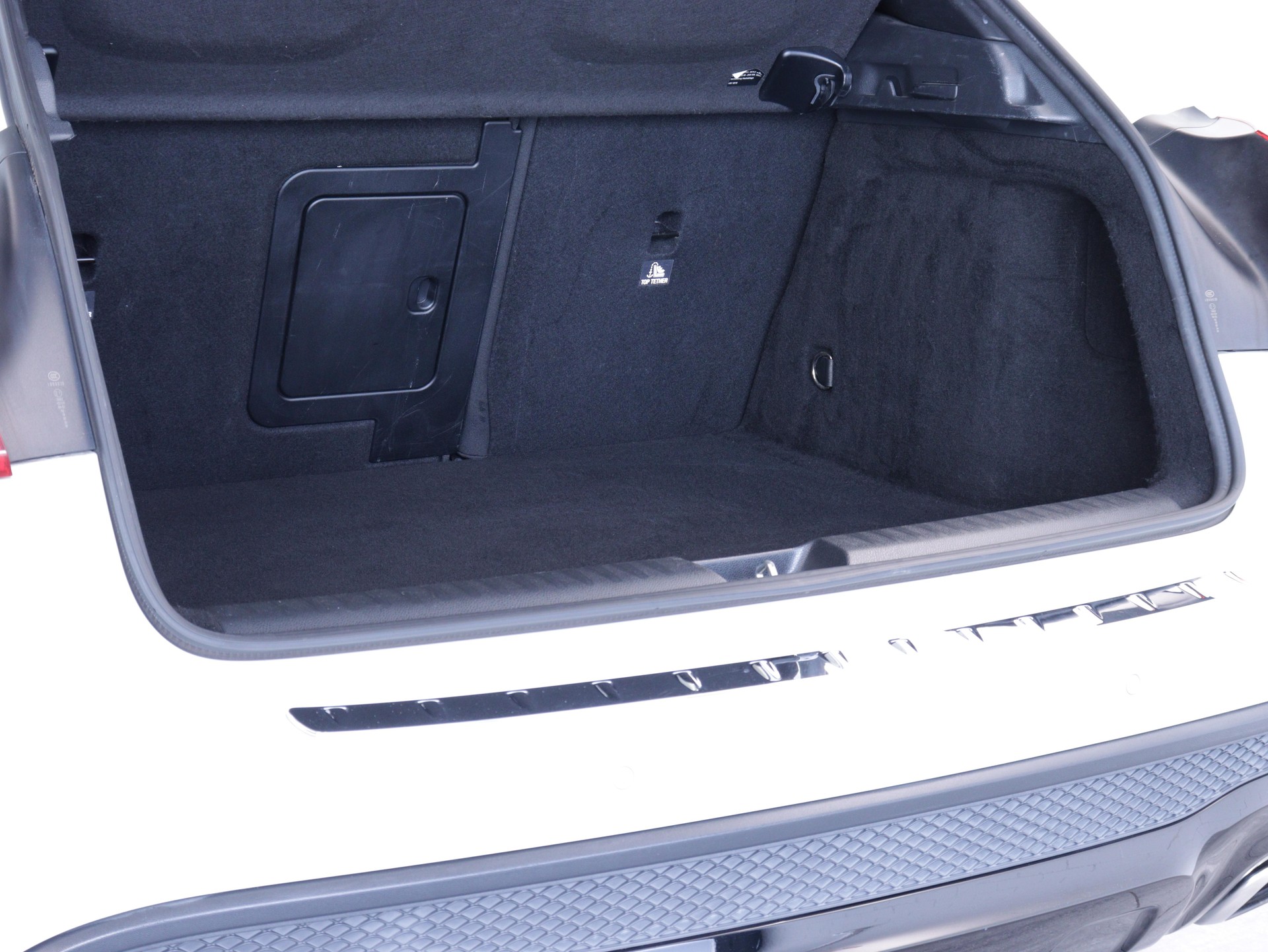 MERCEDES-BENZ GLA 250 AMG Line 4m-image-11