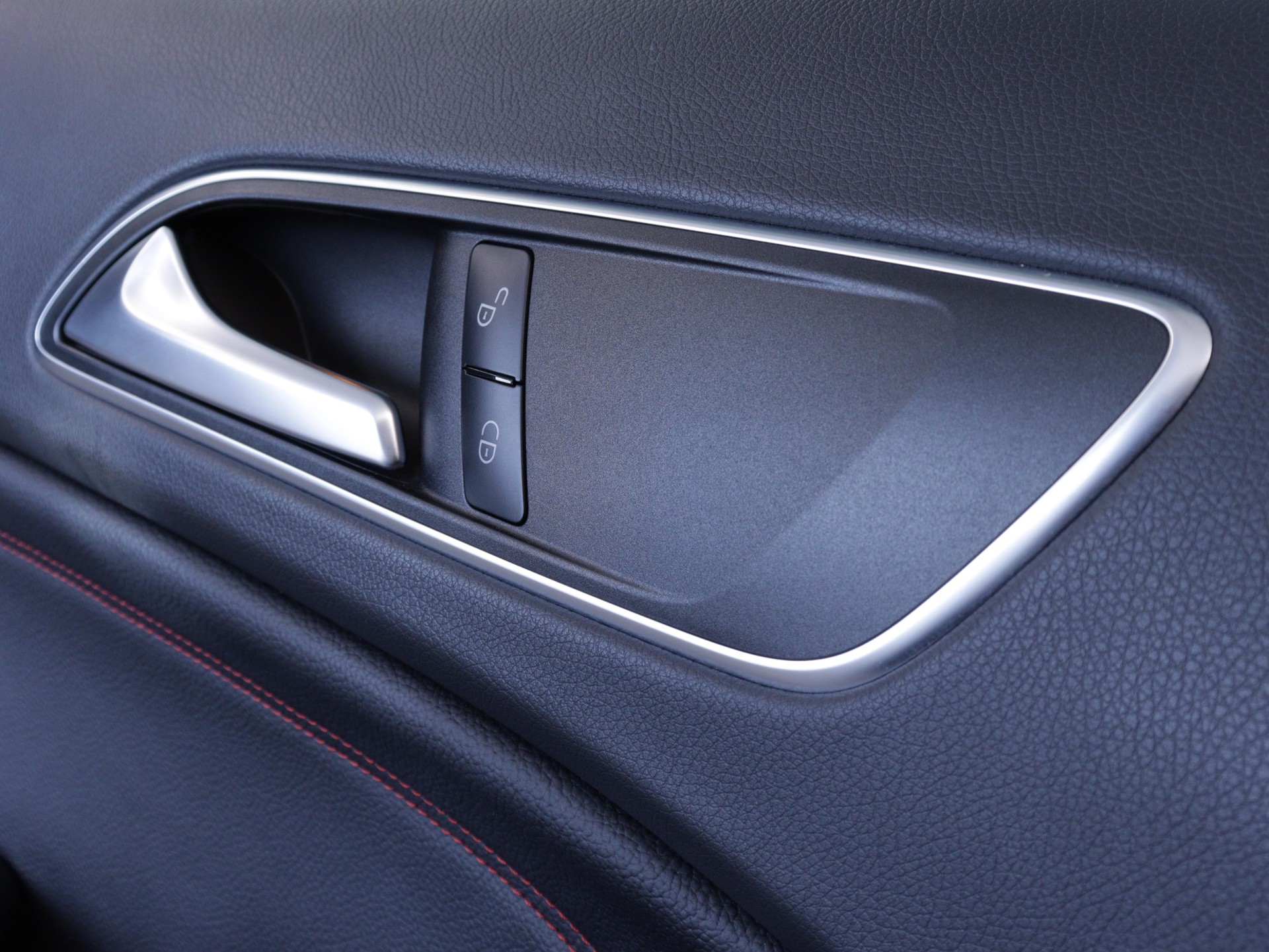 MERCEDES-BENZ GLA 250 AMG Line 4m-image-9