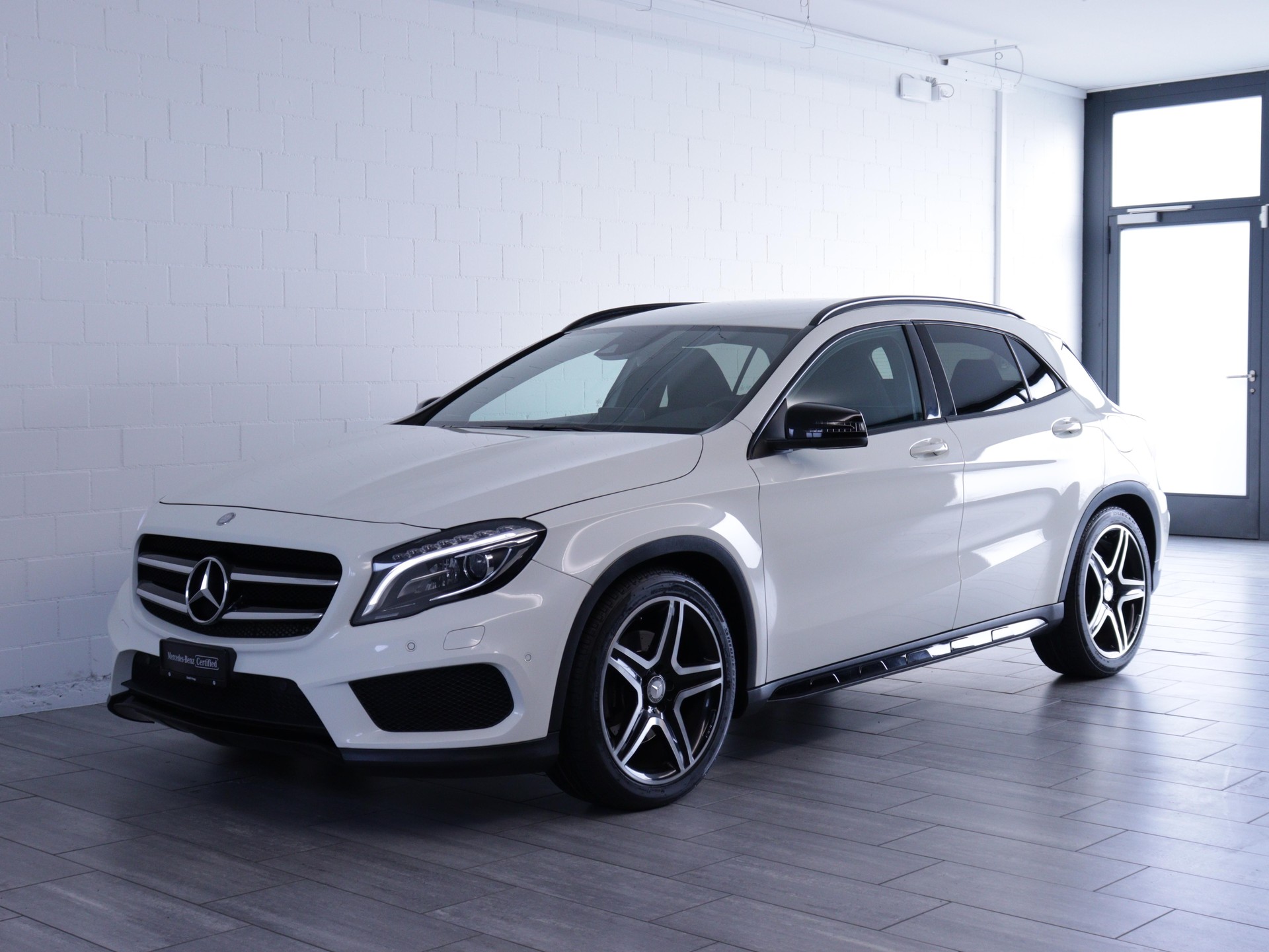 MERCEDES-BENZ GLA 250 AMG Line 4m-image-0