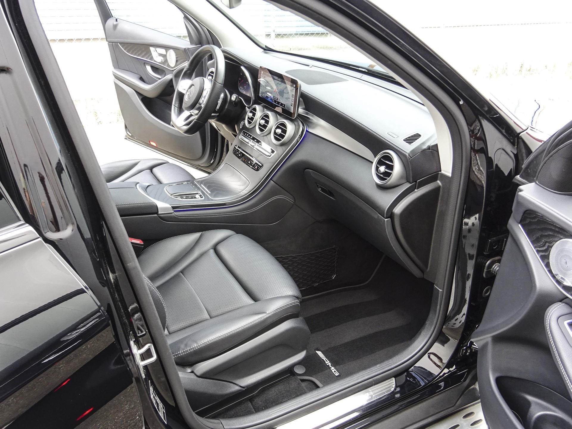 MERCEDES-BENZ GLC 300 AMG Line 4Matic 9G-Tronic // Luftfederung // Hinterachslenkung // AHK 2500Kg // 272PS...-image-9