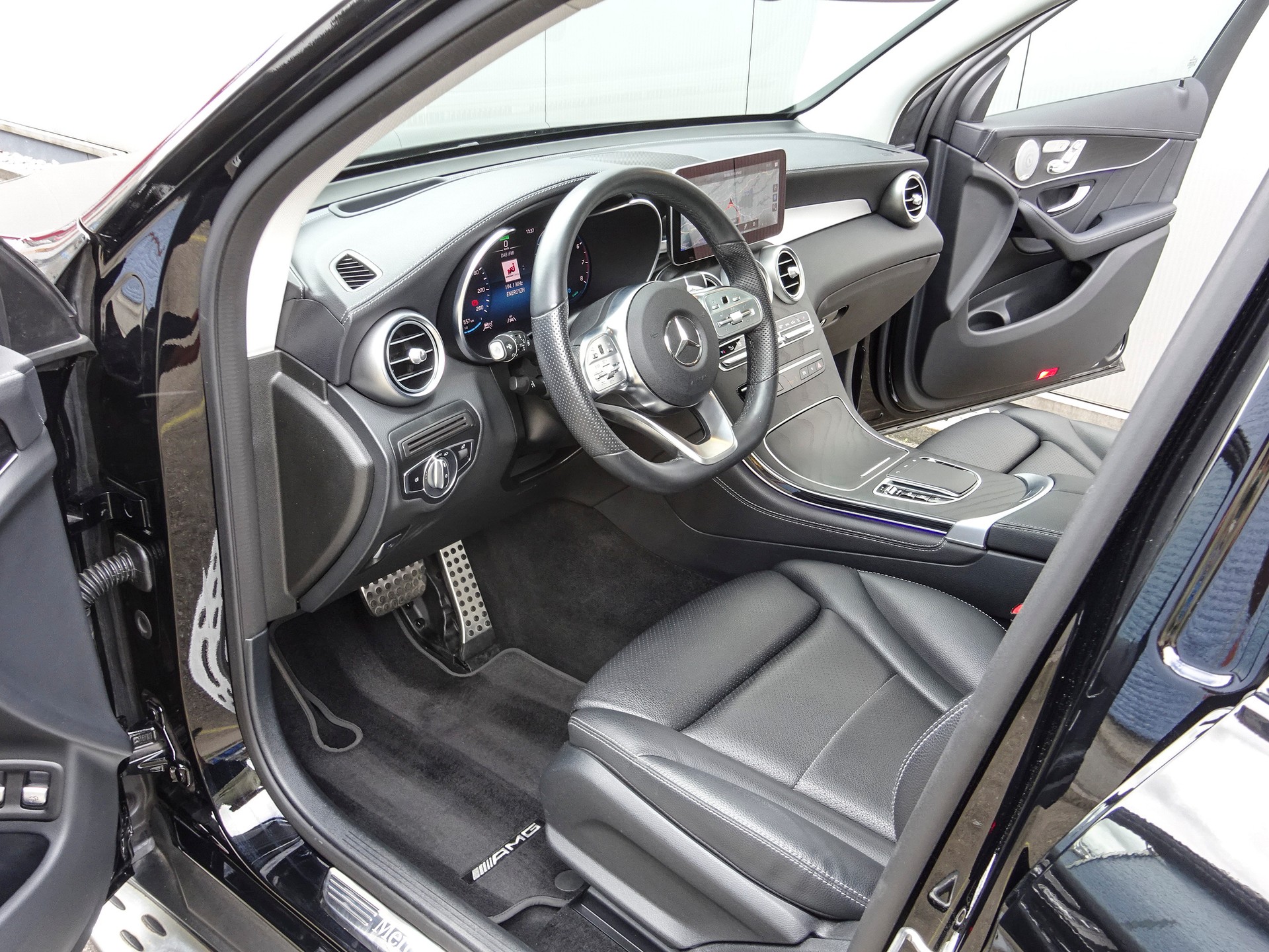 MERCEDES-BENZ GLC 300 AMG Line 4Matic 9G-Tronic // Luftfederung // Hinterachslenkung // AHK 2500Kg // 272PS...-image-8