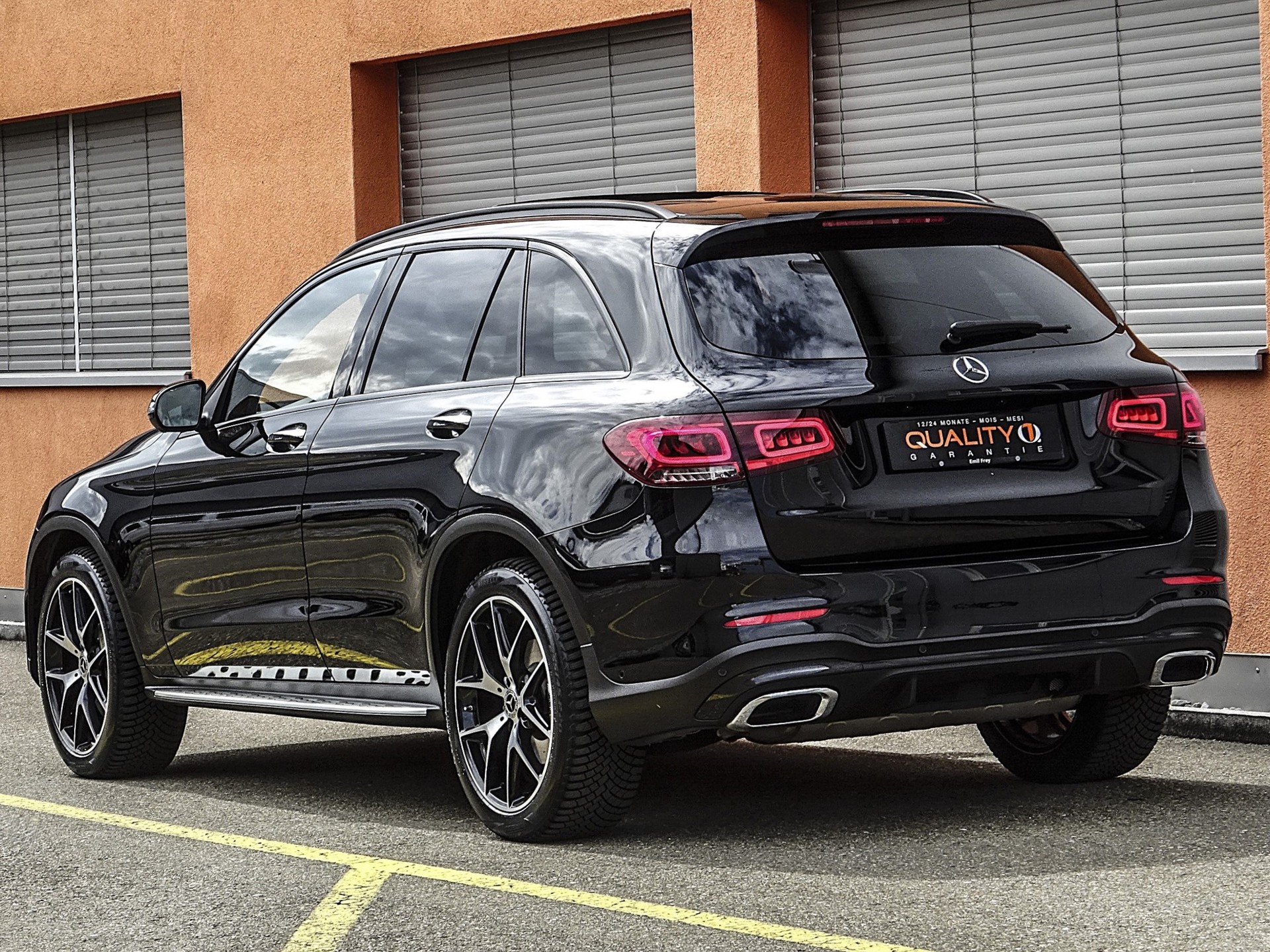 MERCEDES-BENZ GLC 300 AMG Line 4Matic 9G-Tronic // Luftfederung // Hinterachslenkung // AHK 2500Kg // 272PS...-image-2