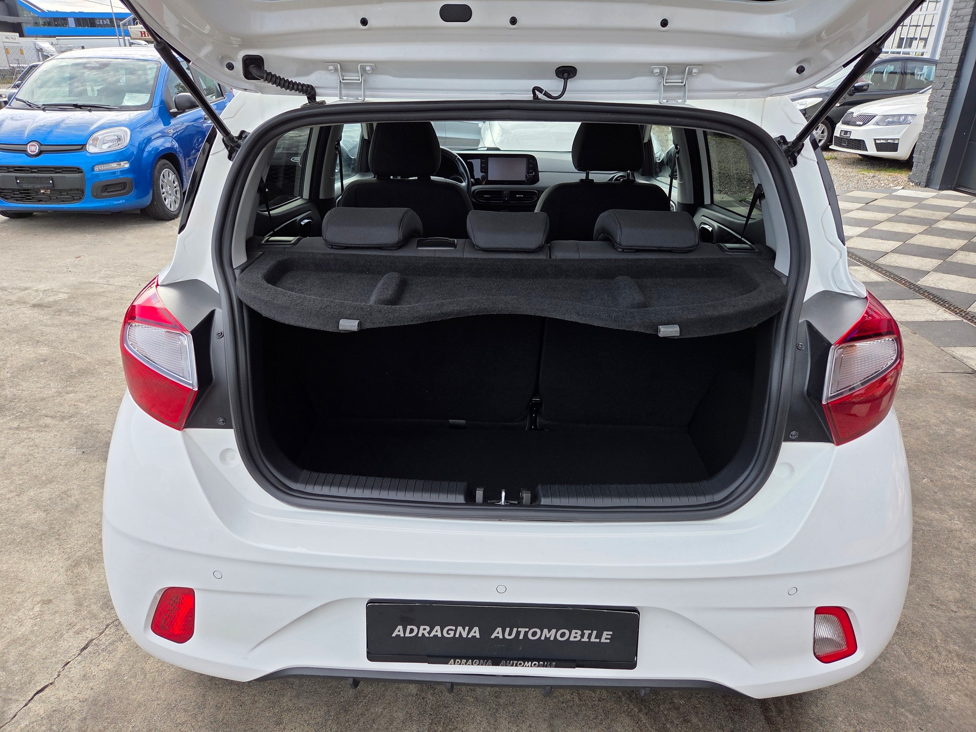 HYUNDAI i10 1.2 Amplia Automat-image-5