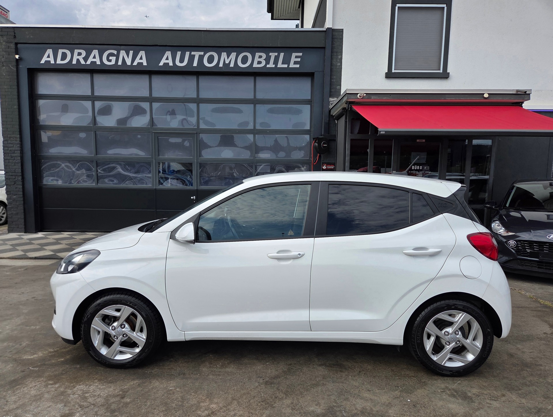 HYUNDAI i10 1.2 Amplia Automat-image-2