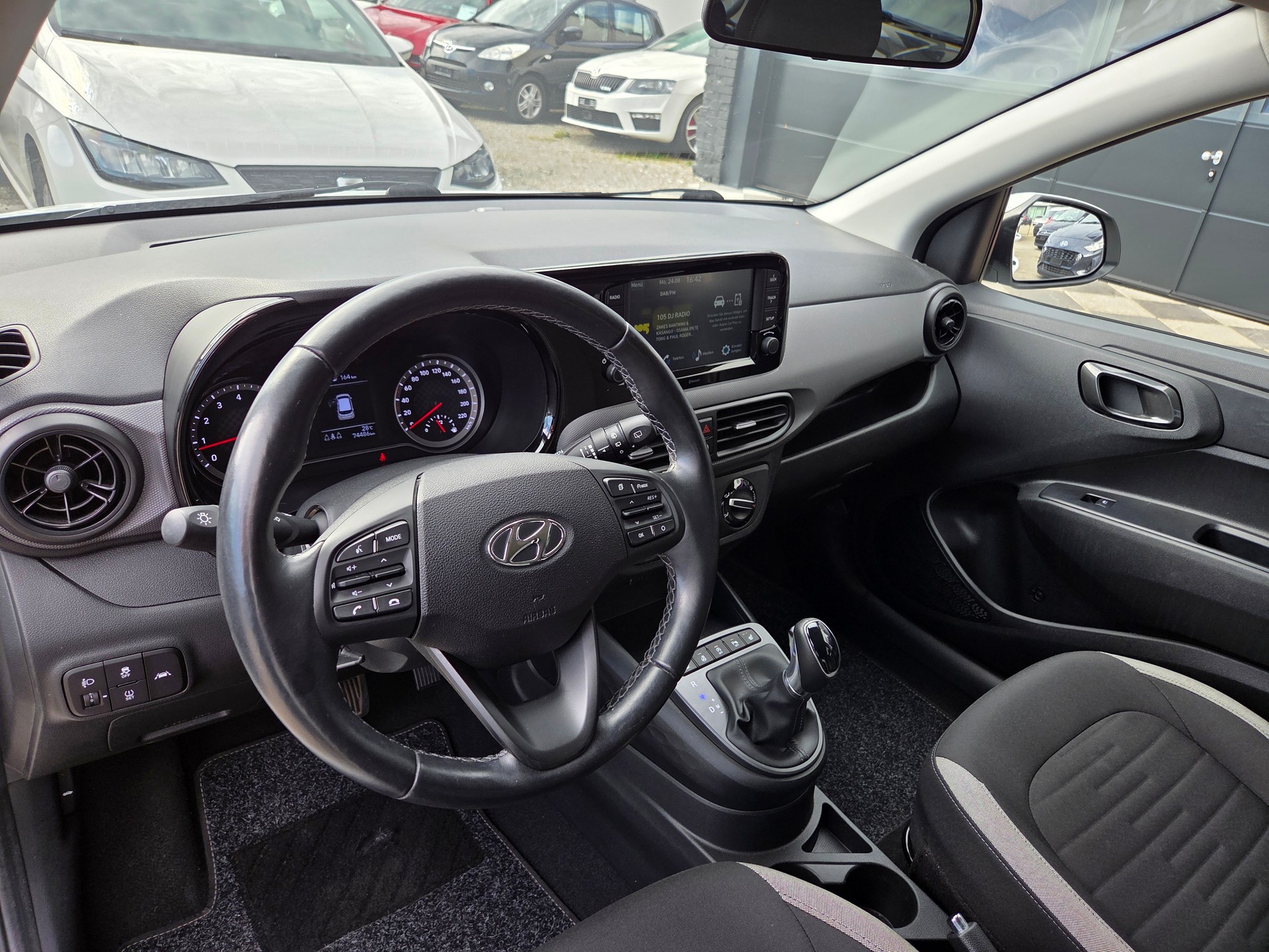 HYUNDAI i10 1.2 Amplia Automat-image-10