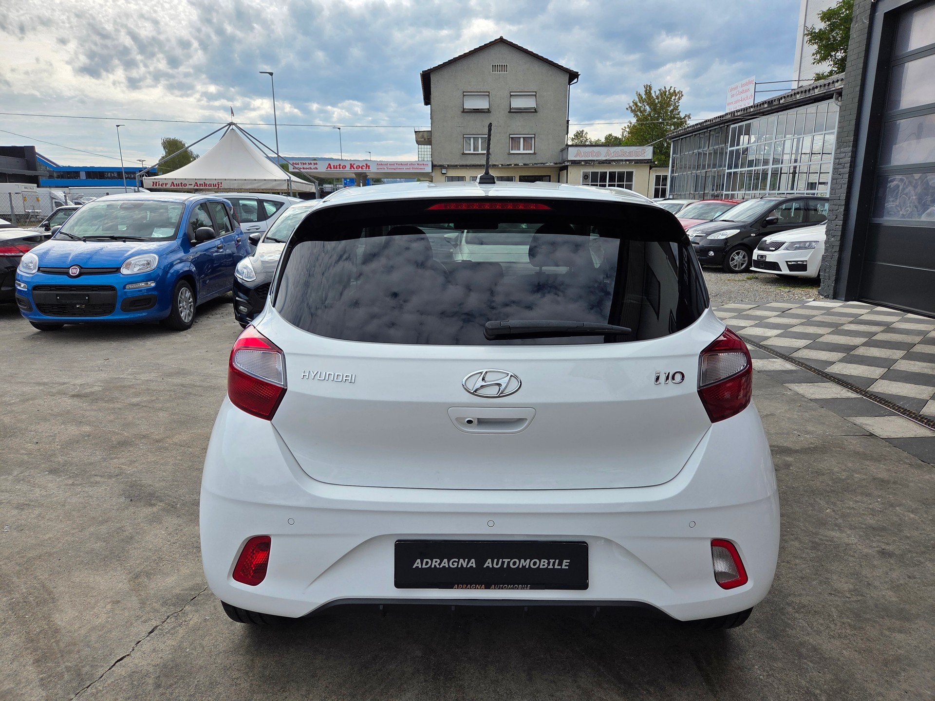 HYUNDAI i10 1.2 Amplia Automat-image-4