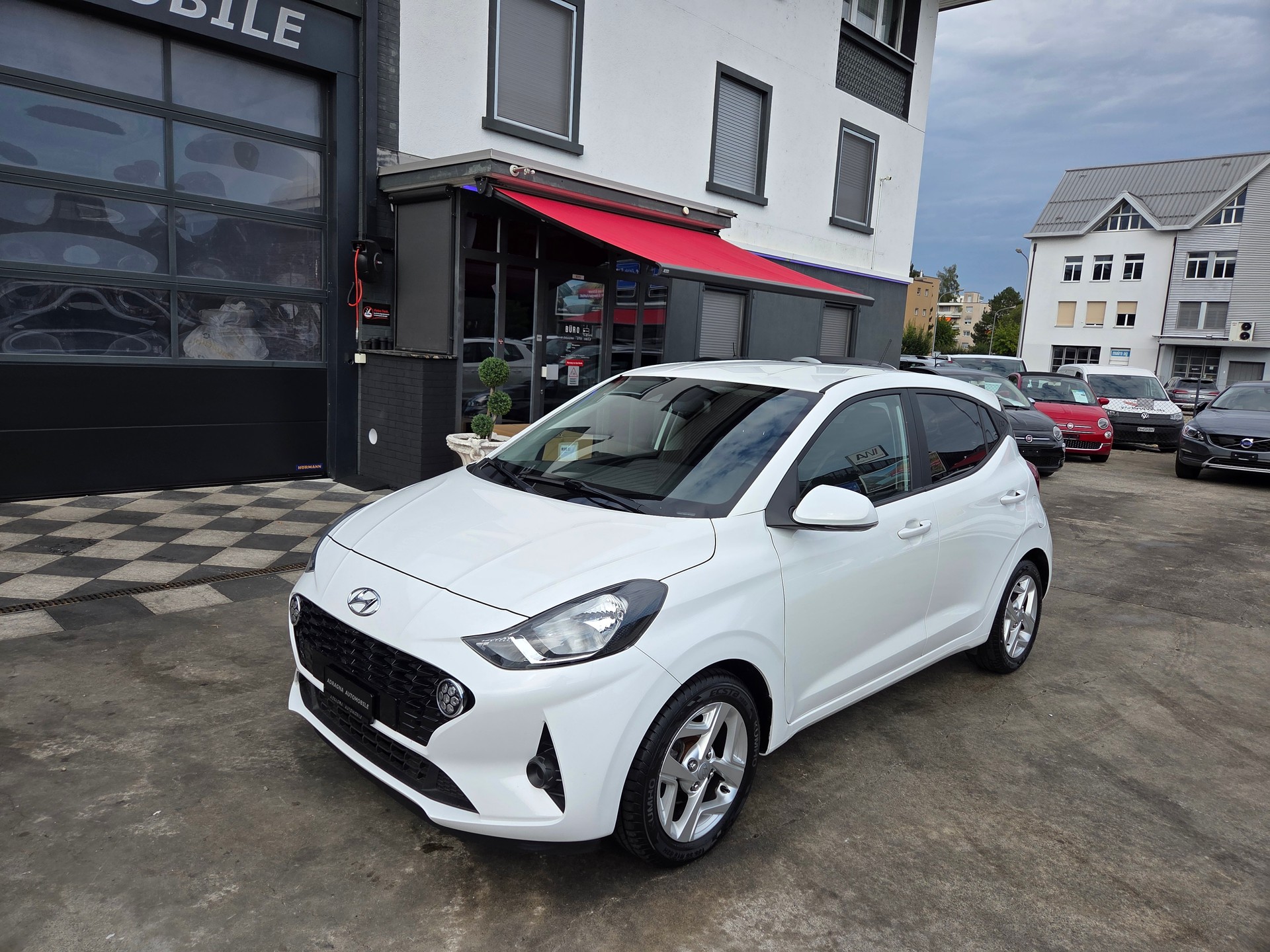 HYUNDAI i10 1.2 Amplia Automat-image-1