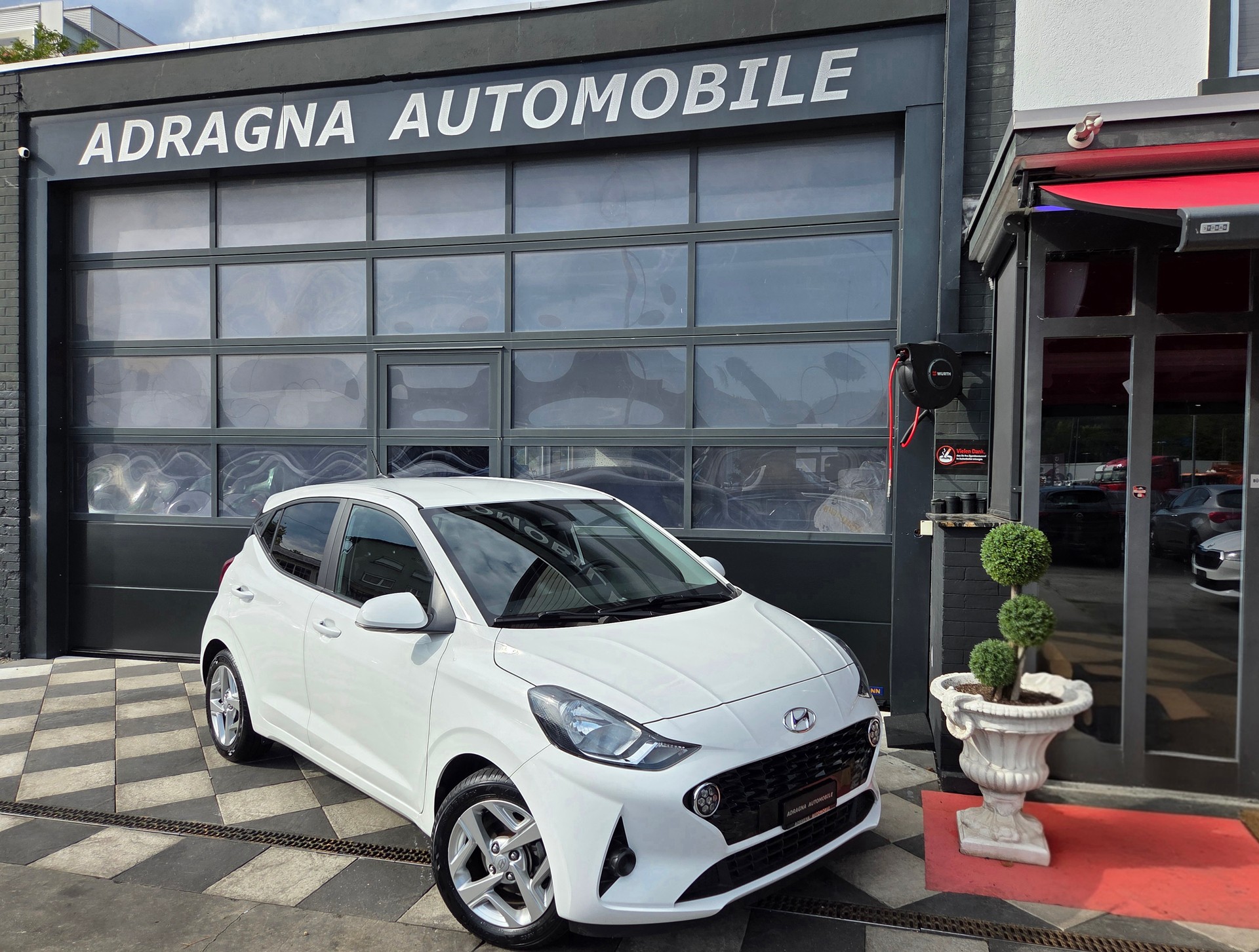 HYUNDAI i10 1.2 Amplia Automat-image-0