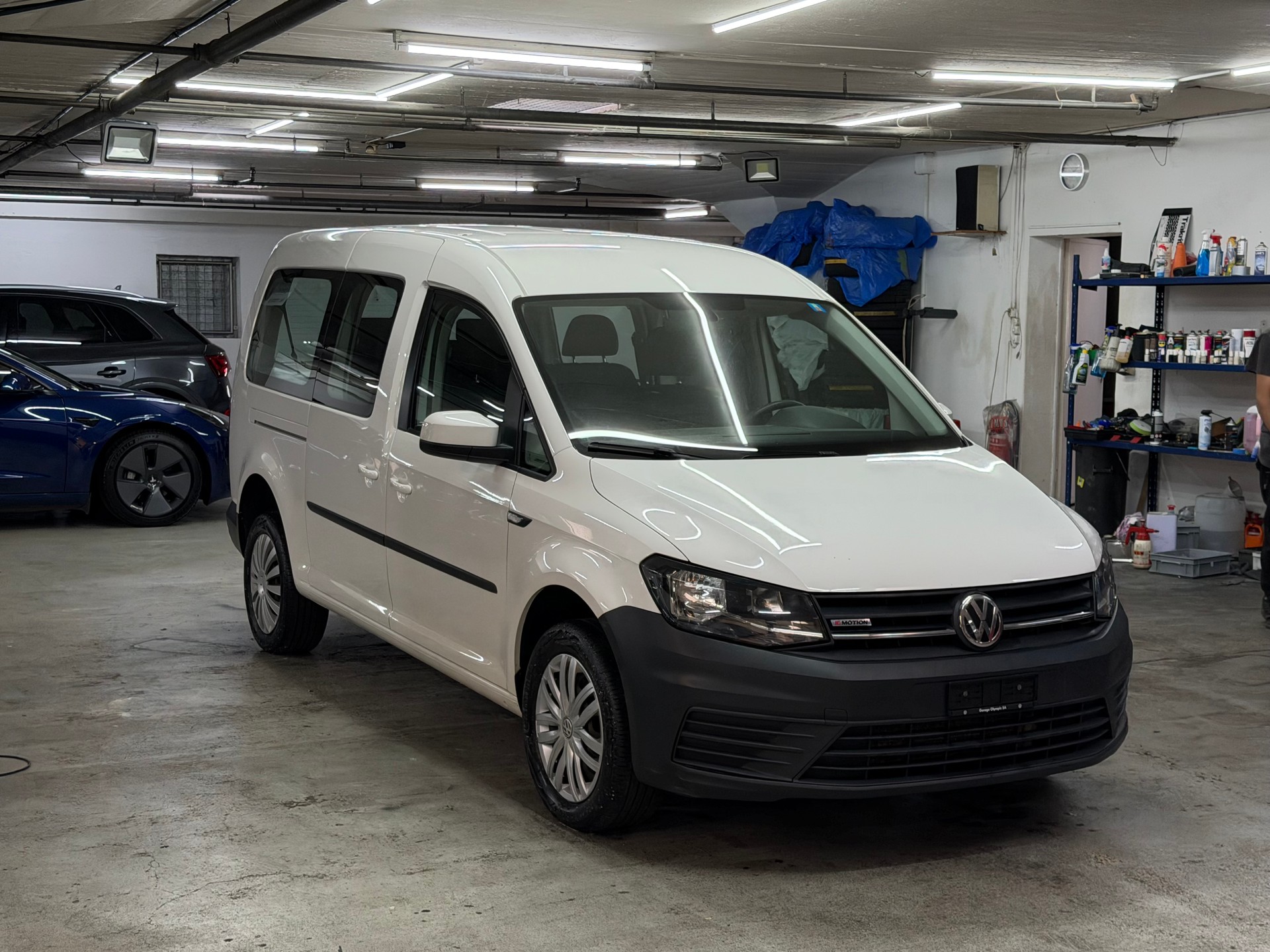 VW Caddy Maxi 2.0 TDI Family 4Motion-image-4