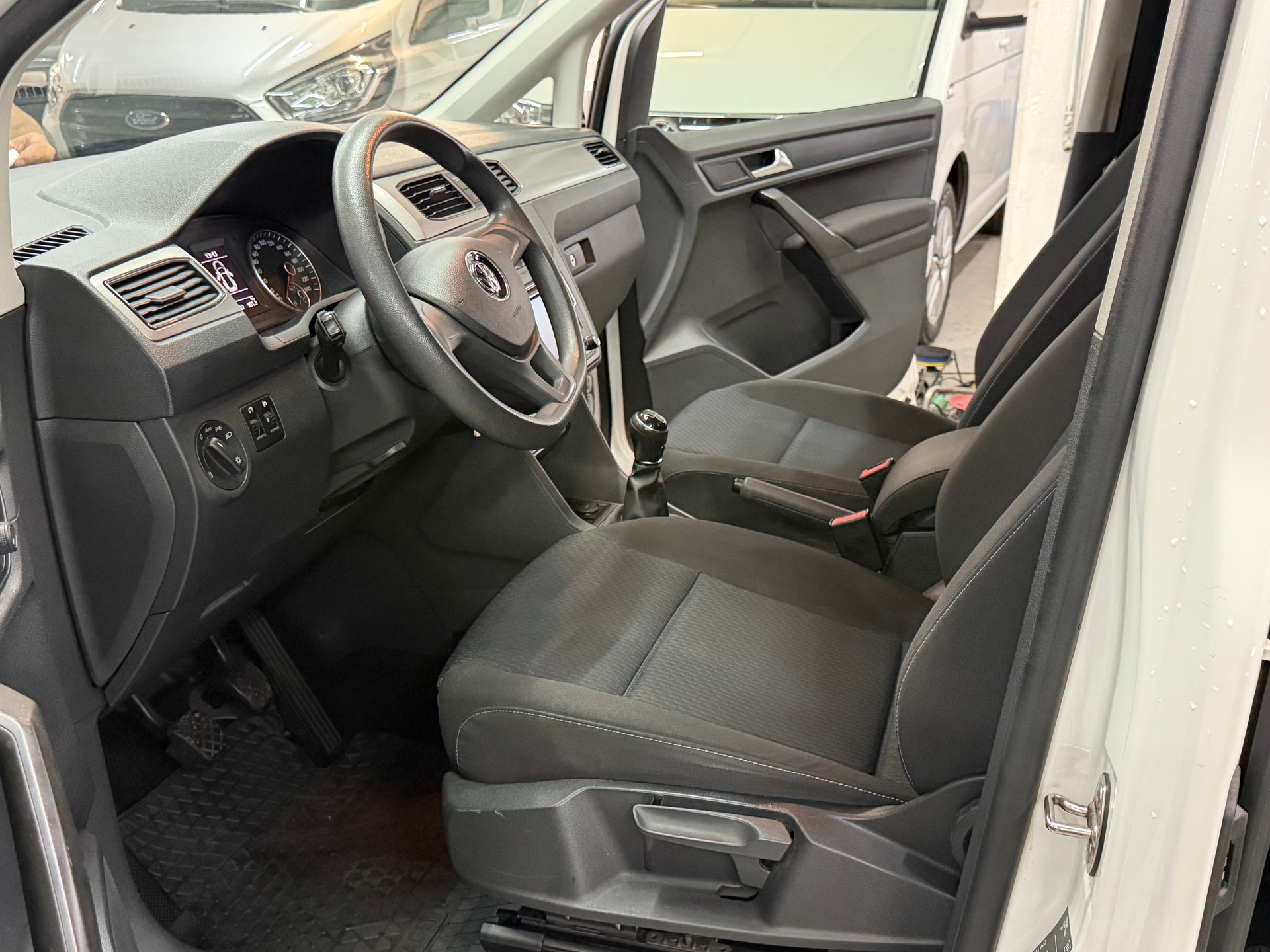 VW Caddy Maxi 2.0 TDI Family 4Motion-image-13