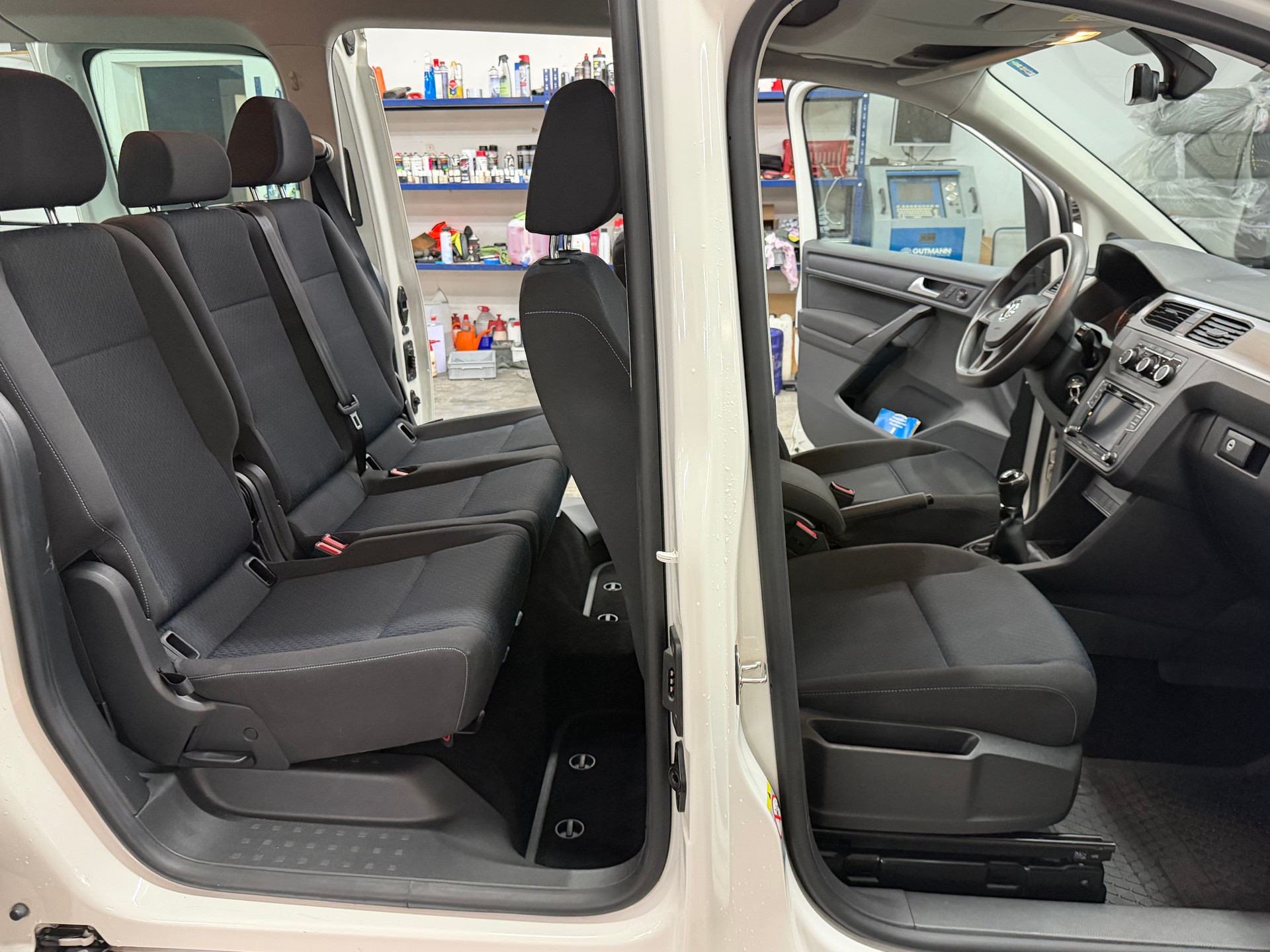 VW Caddy Maxi 2.0 TDI Family 4Motion-image-7